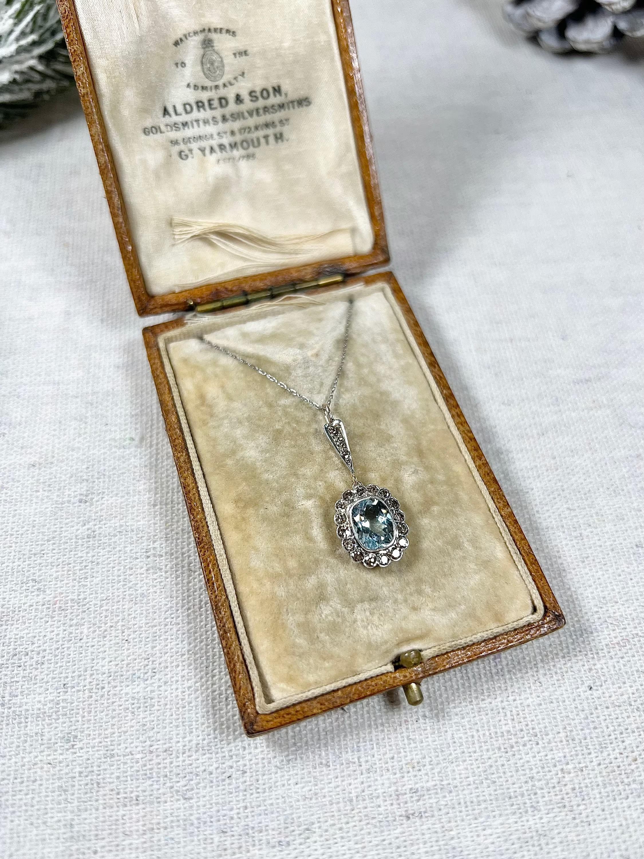 18ct Yellow & White Gold, 1930s Aquamarine Diamond Cluster Pendant Necklace For Sale 4