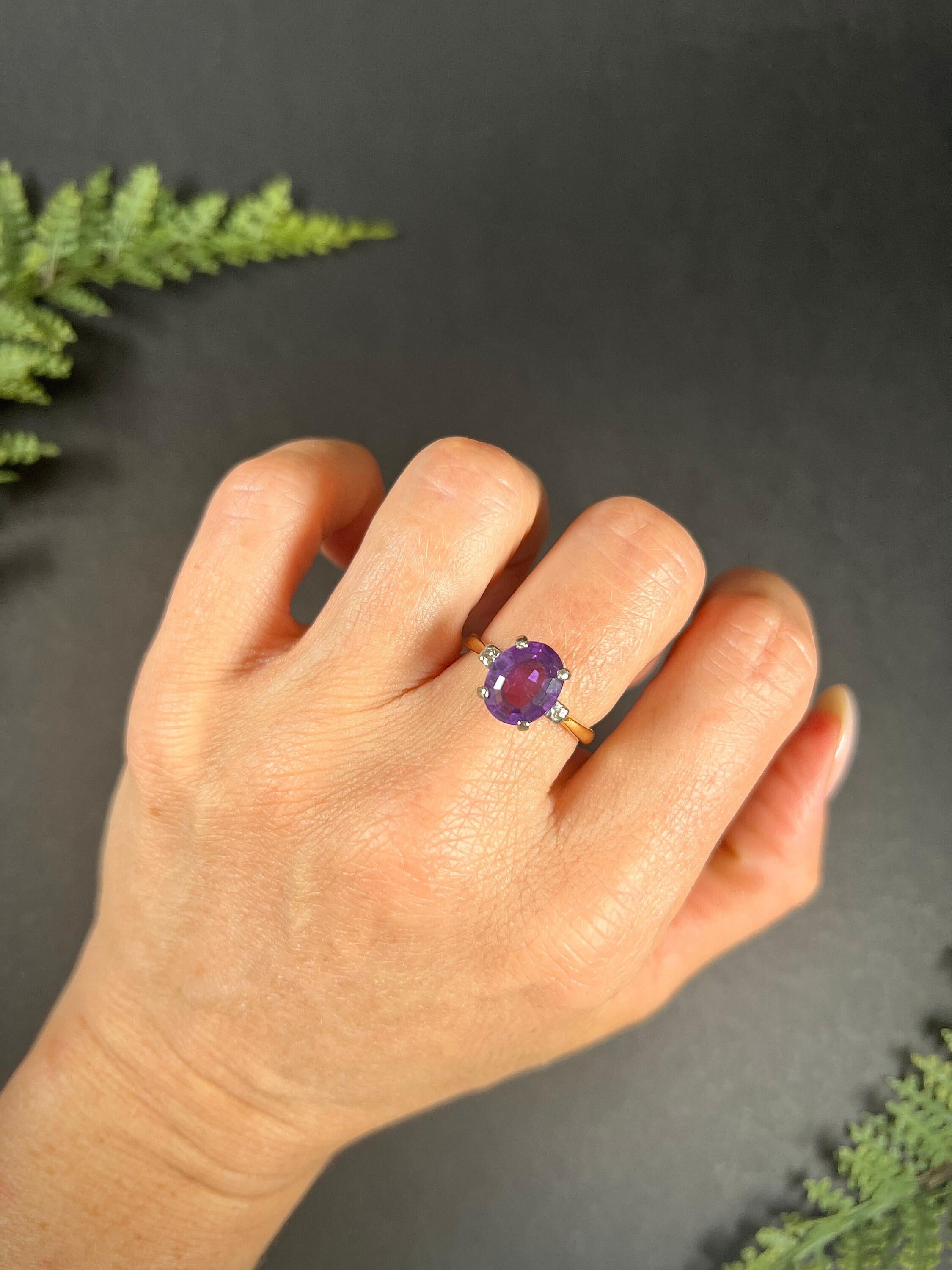 Oval Cut 18ct Yellow & White Gold 1980s Faceted Oval Amethyst Ring with Diamond Shoulders For Sale