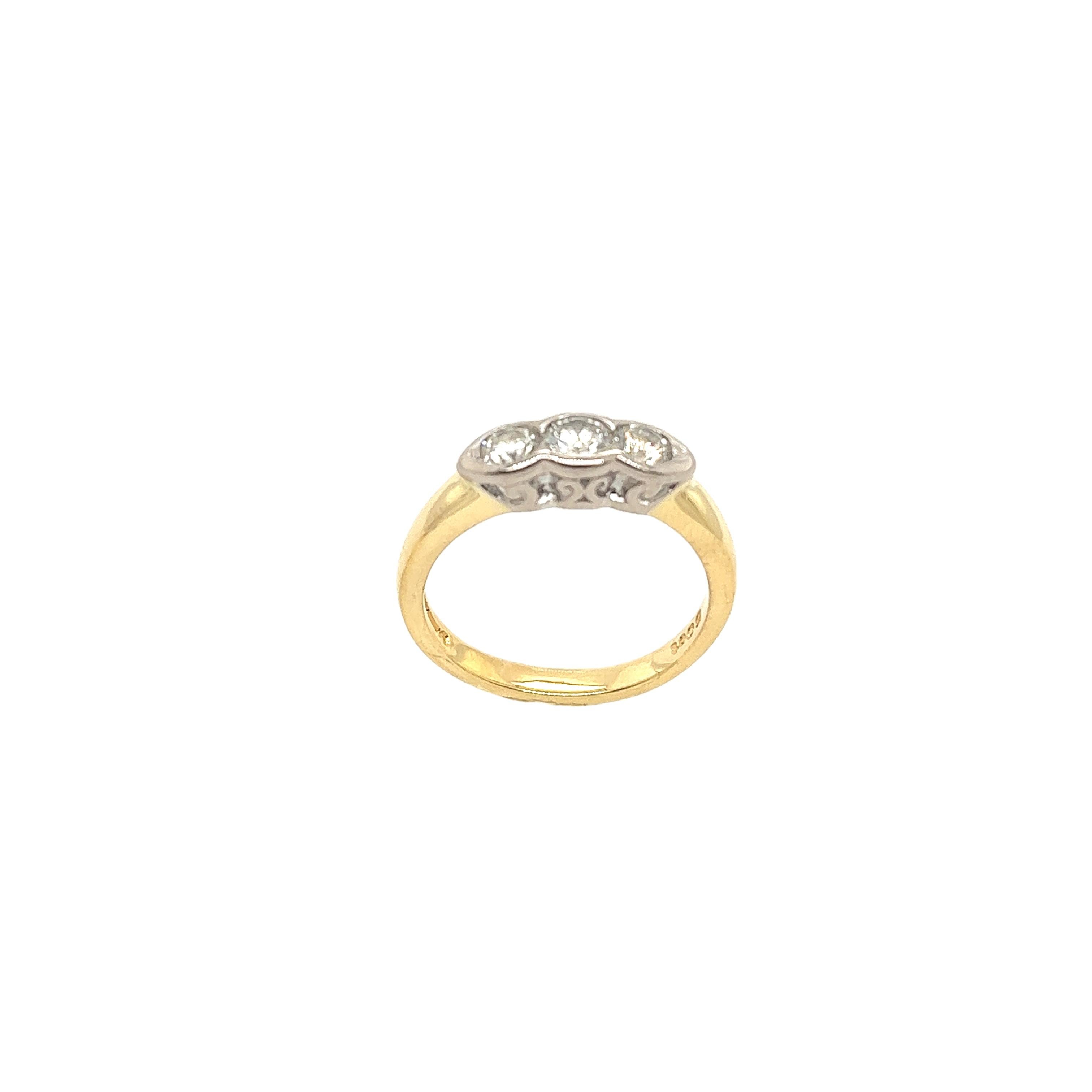 Round Cut 18ct Yellow & White Gold 3-Stone Diamond Ring Set With 0.38ct For Sale