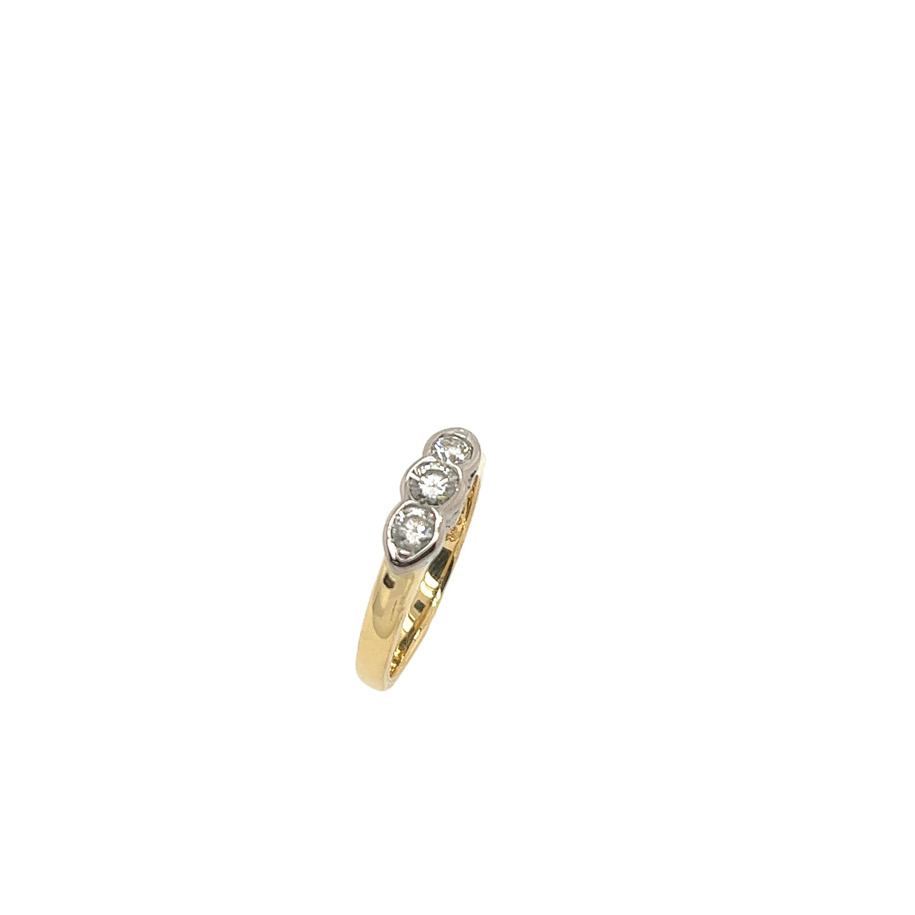 18ct Yellow & White Gold 3-Stone Diamond Ring Set With 0.38ct In Excellent Condition For Sale In London, GB
