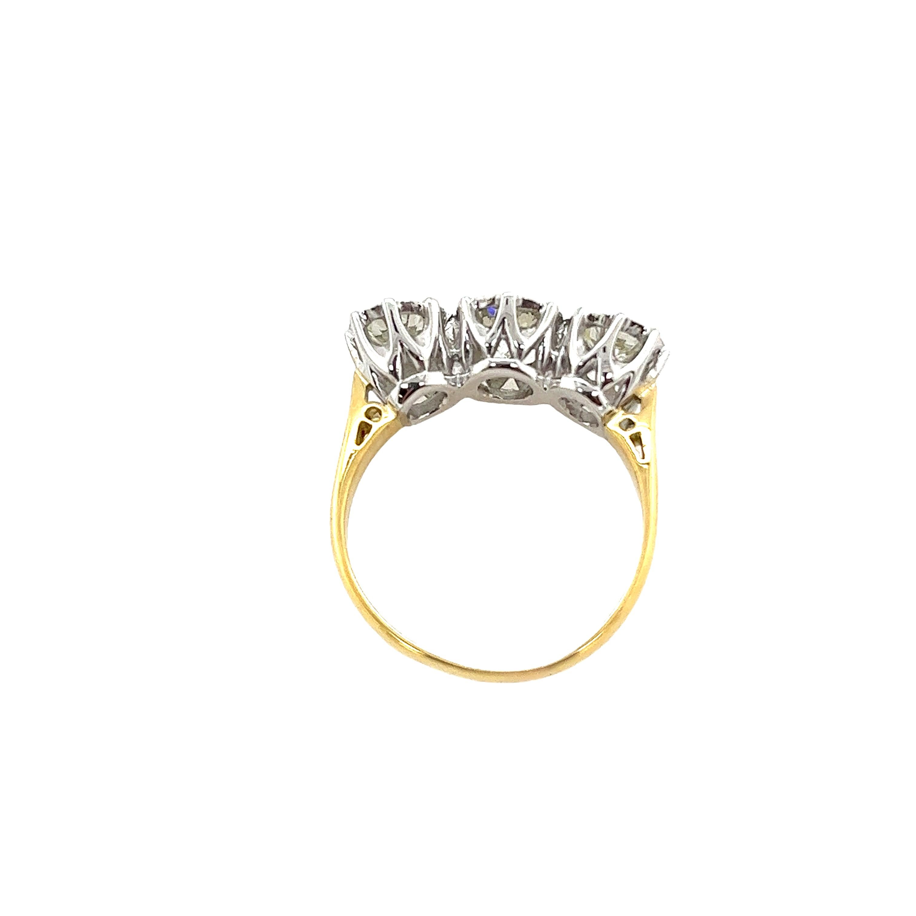 18ct Yellow & White Gold 3 Stone Diamond Ring, Set With 1.46ct Natural Diamonds In Excellent Condition For Sale In London, GB