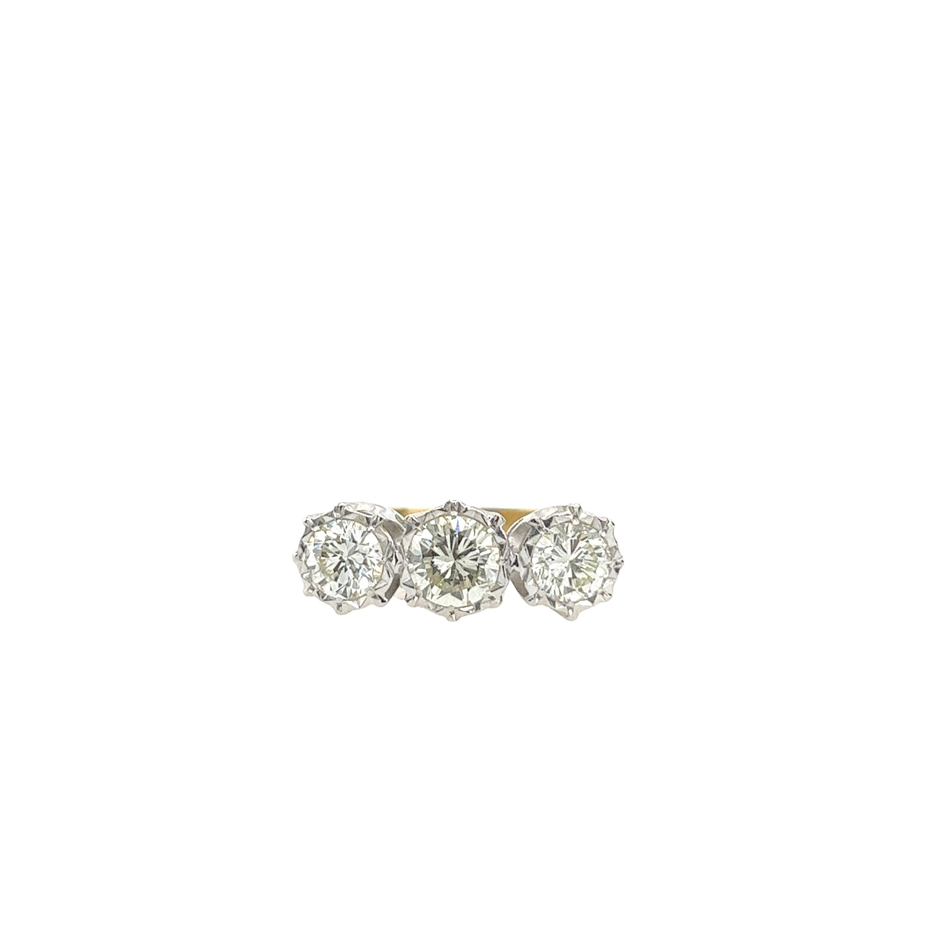 18ct Yellow & White Gold 3 Stone Diamond Ring, Set With 1.46ct Natural Diamonds For Sale 1