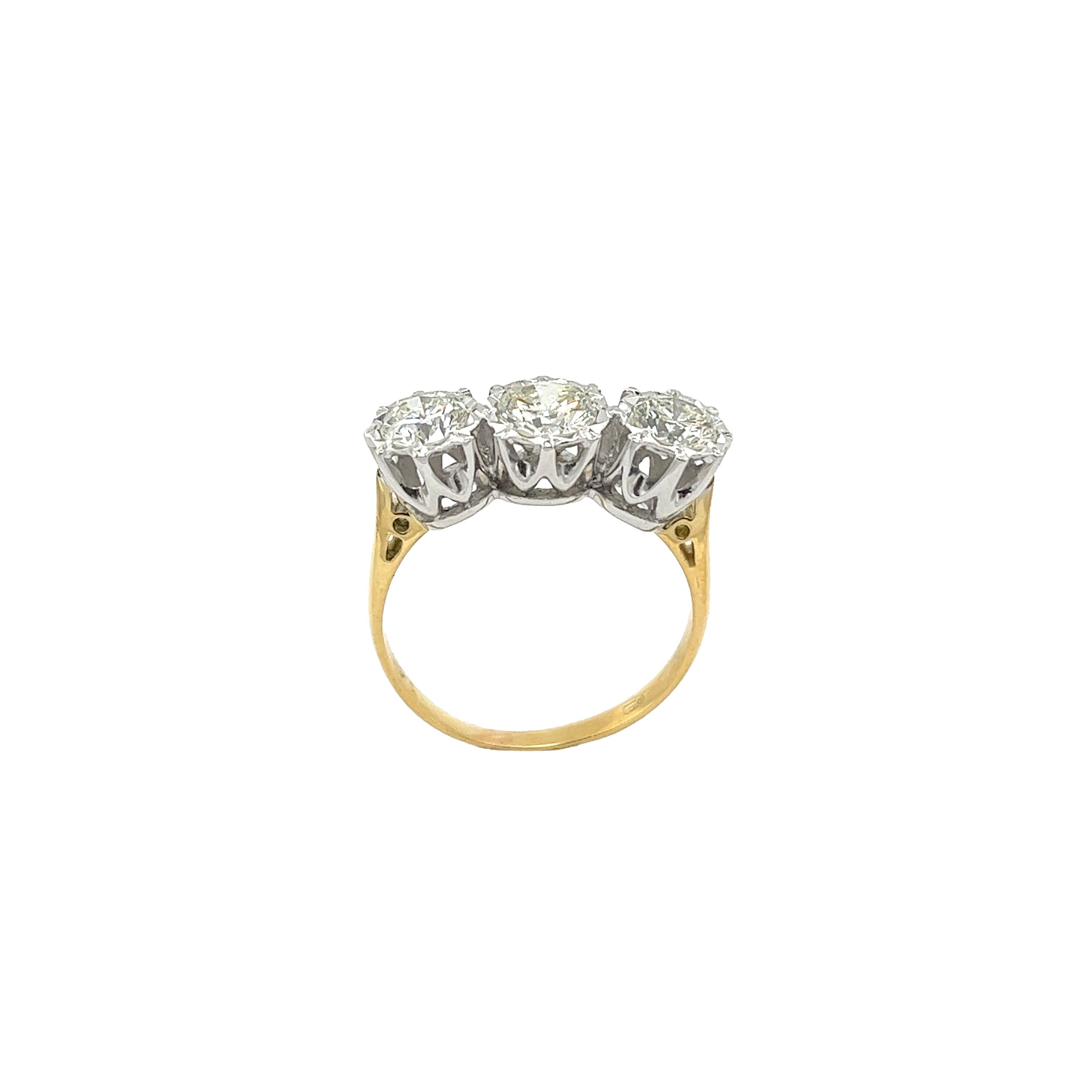 18ct Yellow & White Gold 3 Stone Diamond Ring, Set With 1.46ct Natural Diamonds For Sale 2