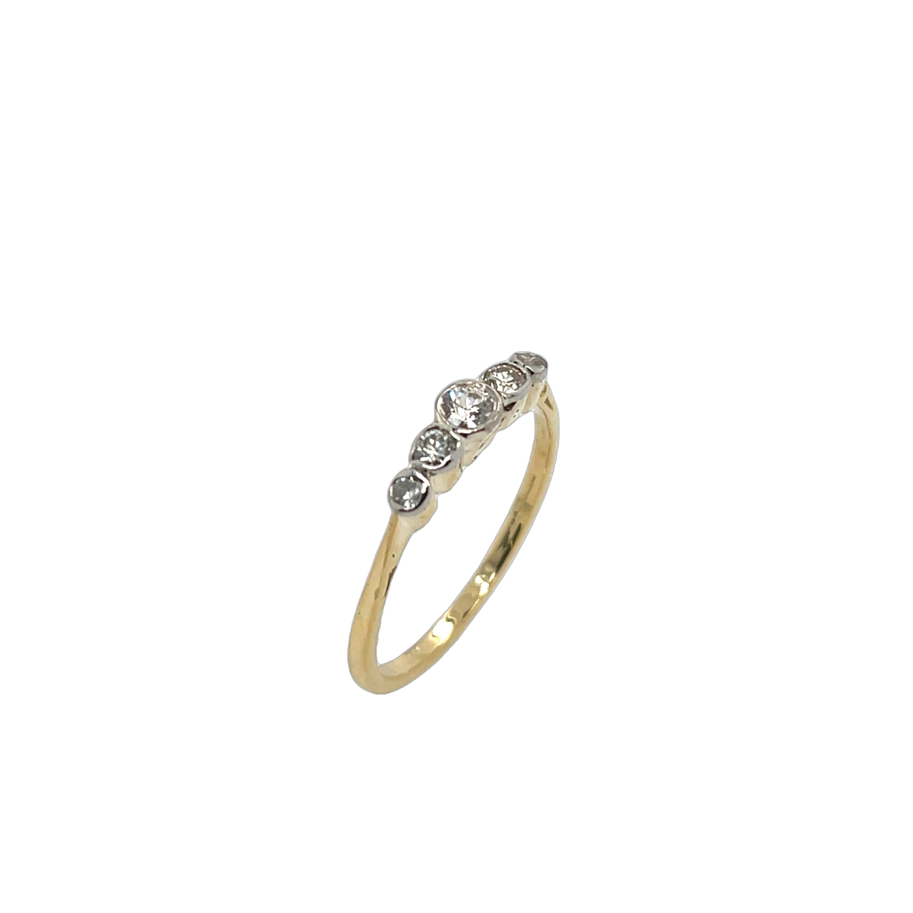 Round Cut 18ct Yellow & White Gold Diamond 5 Stone Ring Set With 0.25ct Diamonds For Sale
