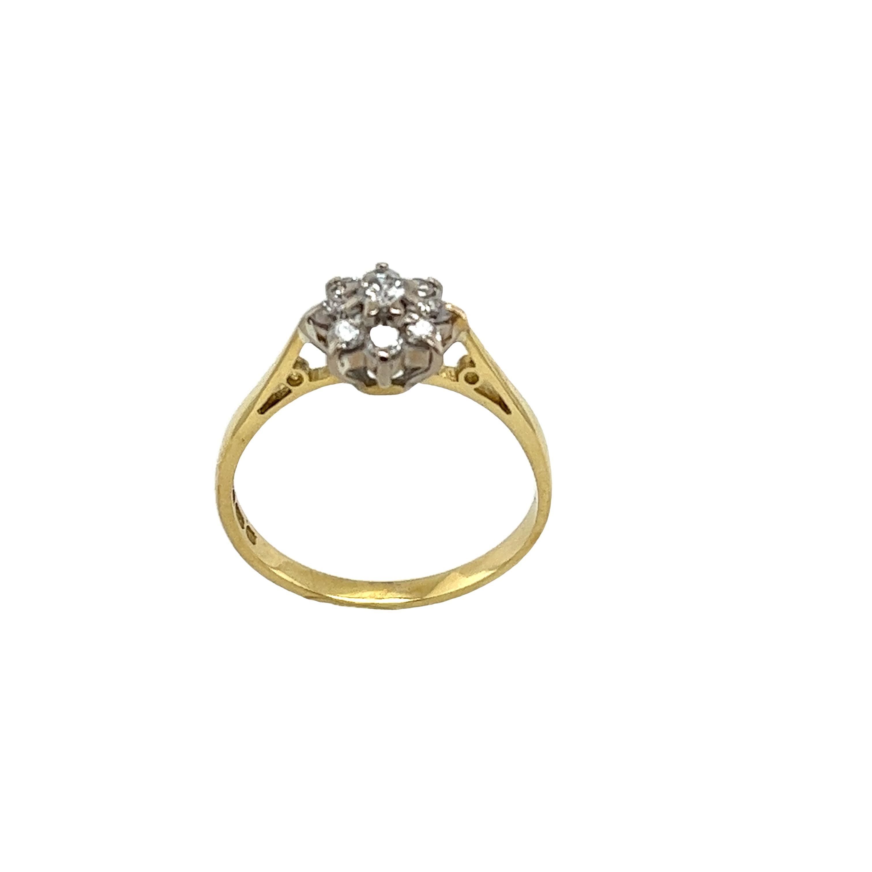 18ct Yellow & White Gold Diamond Cluster Ring, Set With 2.25ct Round Diamonds In Excellent Condition For Sale In London, GB