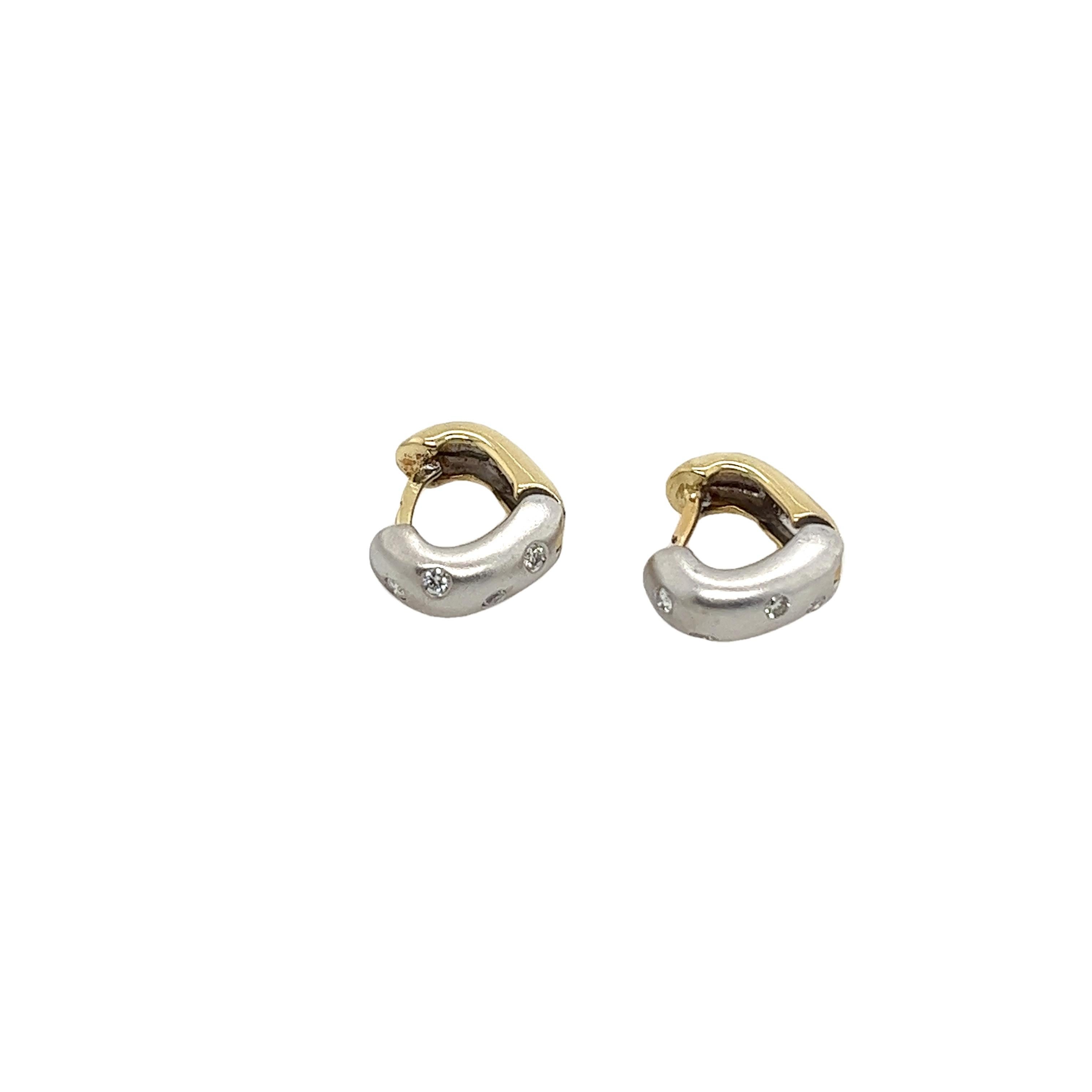 Boucles d'oreilles en or jaune et blanc 18 carats serties de diamants naturels 0,16 carat Excellent état - En vente à London, GB