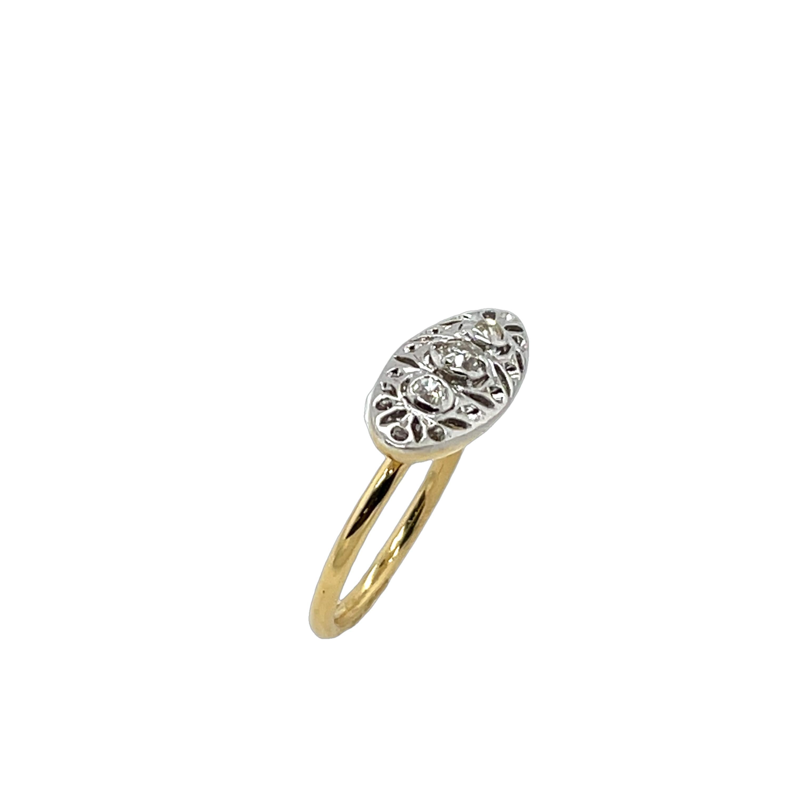Taille ronde Bague en or jaune et blanc 18 carats sertie de diamants naturels de 0,25 carat en vente
