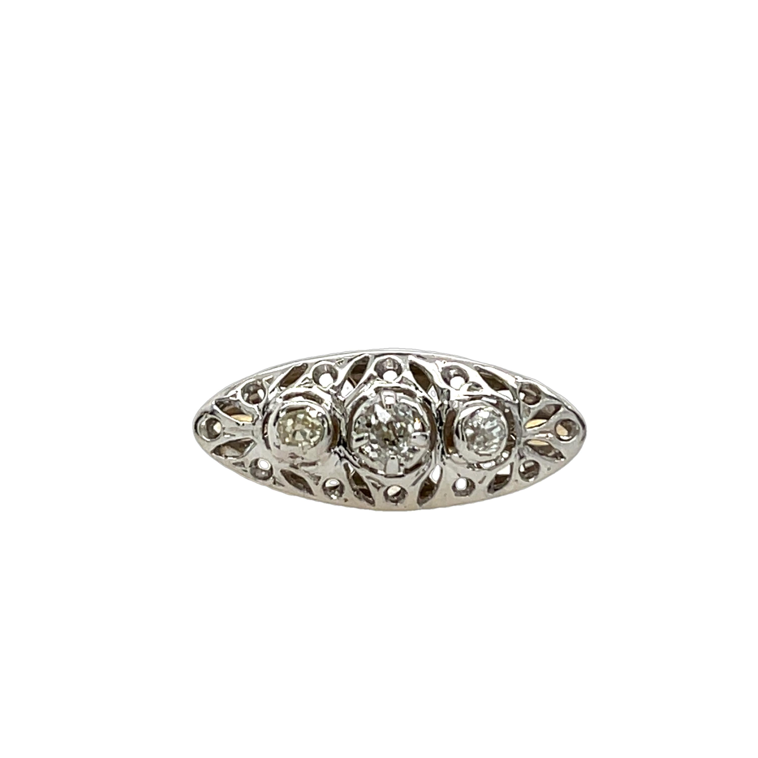 Bague en or jaune et blanc 18 carats sertie de diamants naturels de 0,25 carat en vente 3