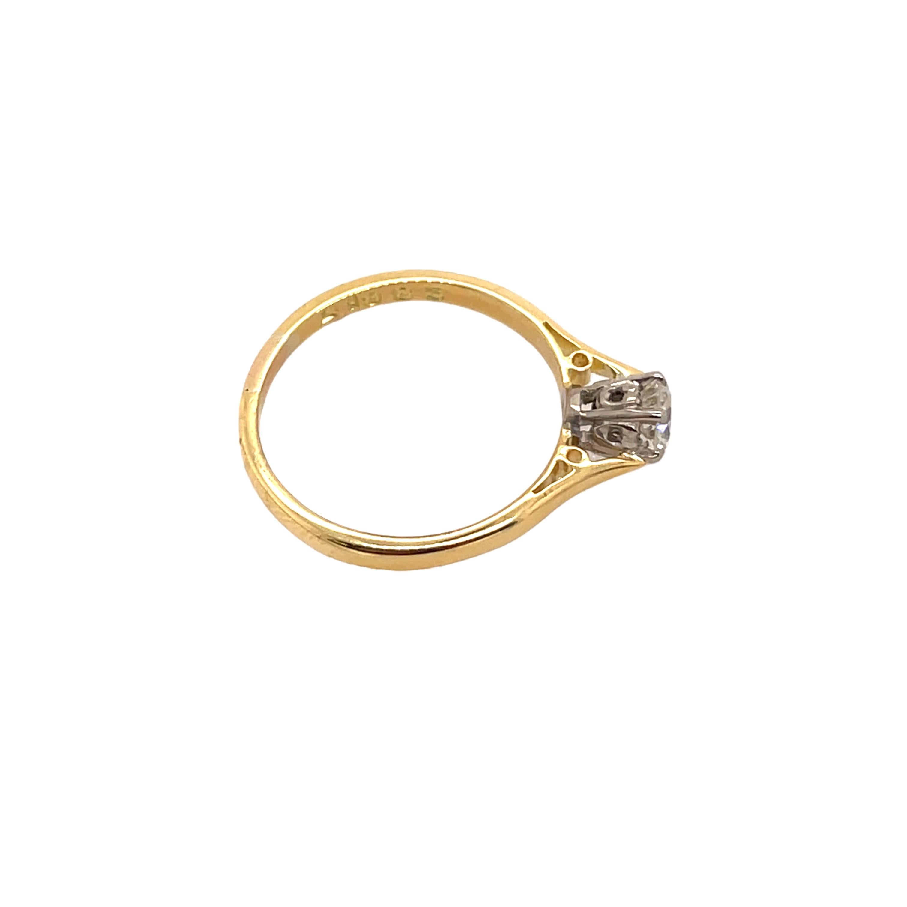 Or jaune et blanc 18ct  Bague sertie d'un diamant rond de 0,35 carat Excellent état - En vente à London, GB