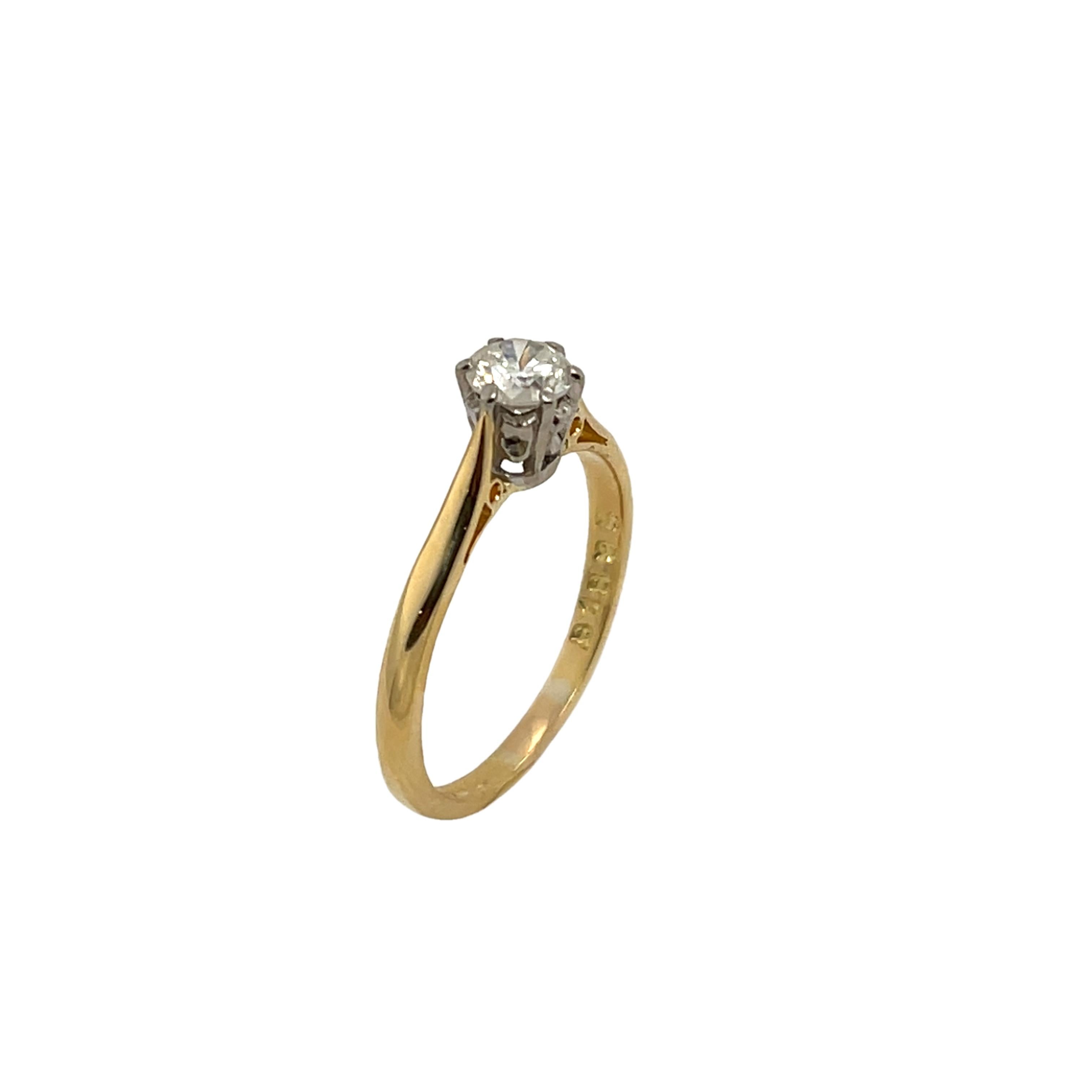 Or jaune et blanc 18ct  Bague sertie d'un diamant rond de 0,35 carat Pour femmes en vente