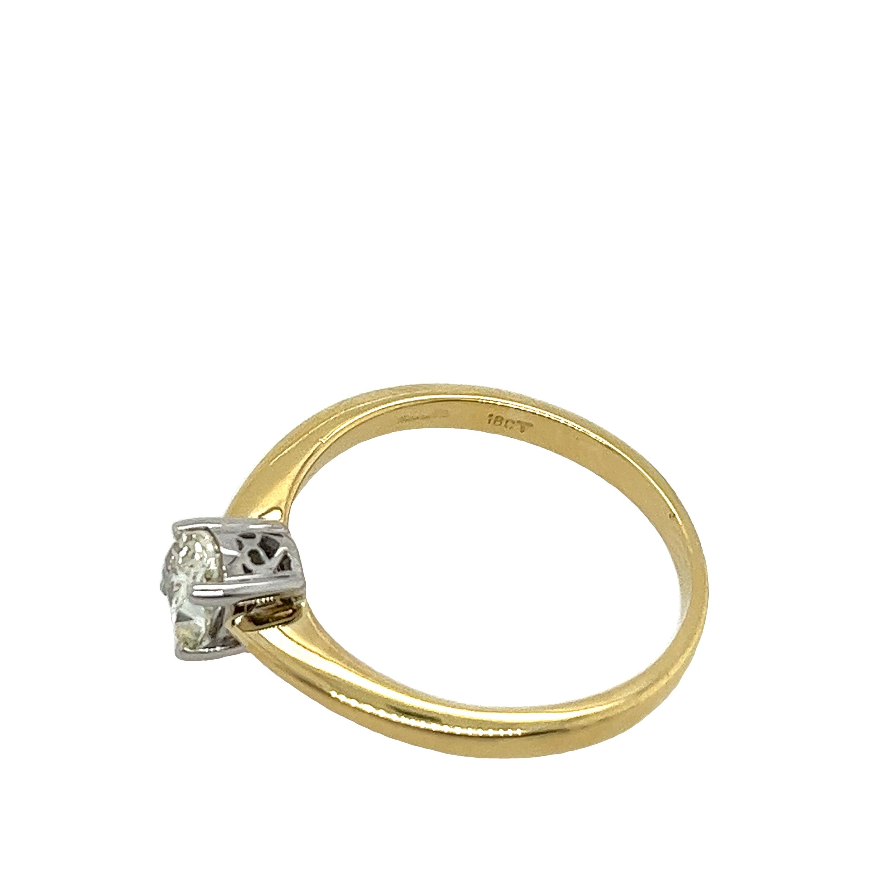 18ct Yellow & White Gold Diamond Solitaire Ring Set With 0.57ct Oval Shape  For Sale 1