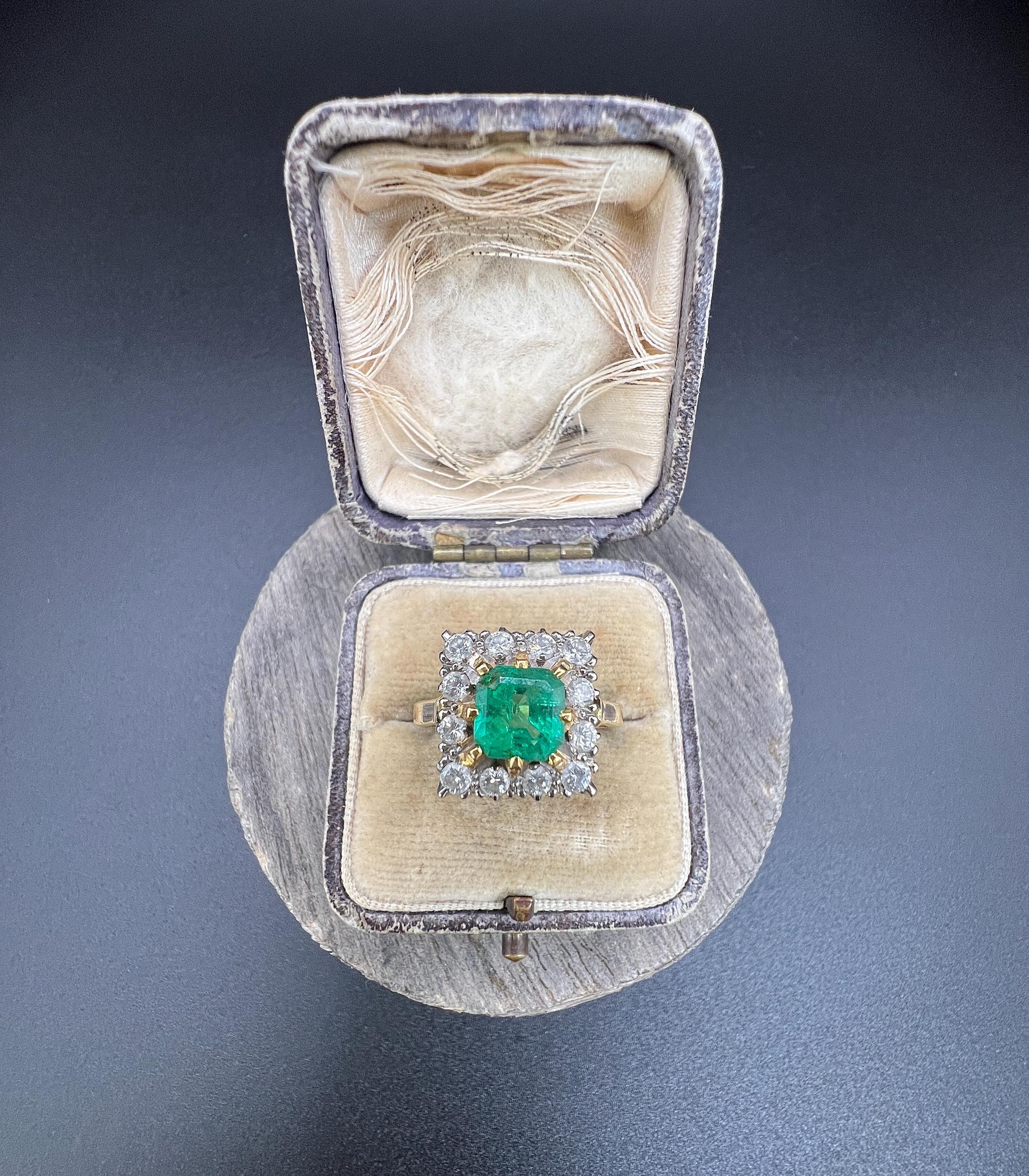 Anello a grappolo quadrato in oro 18 ct, smeraldo e diamante, con marchio Birmingham 1967 in vendita 6
