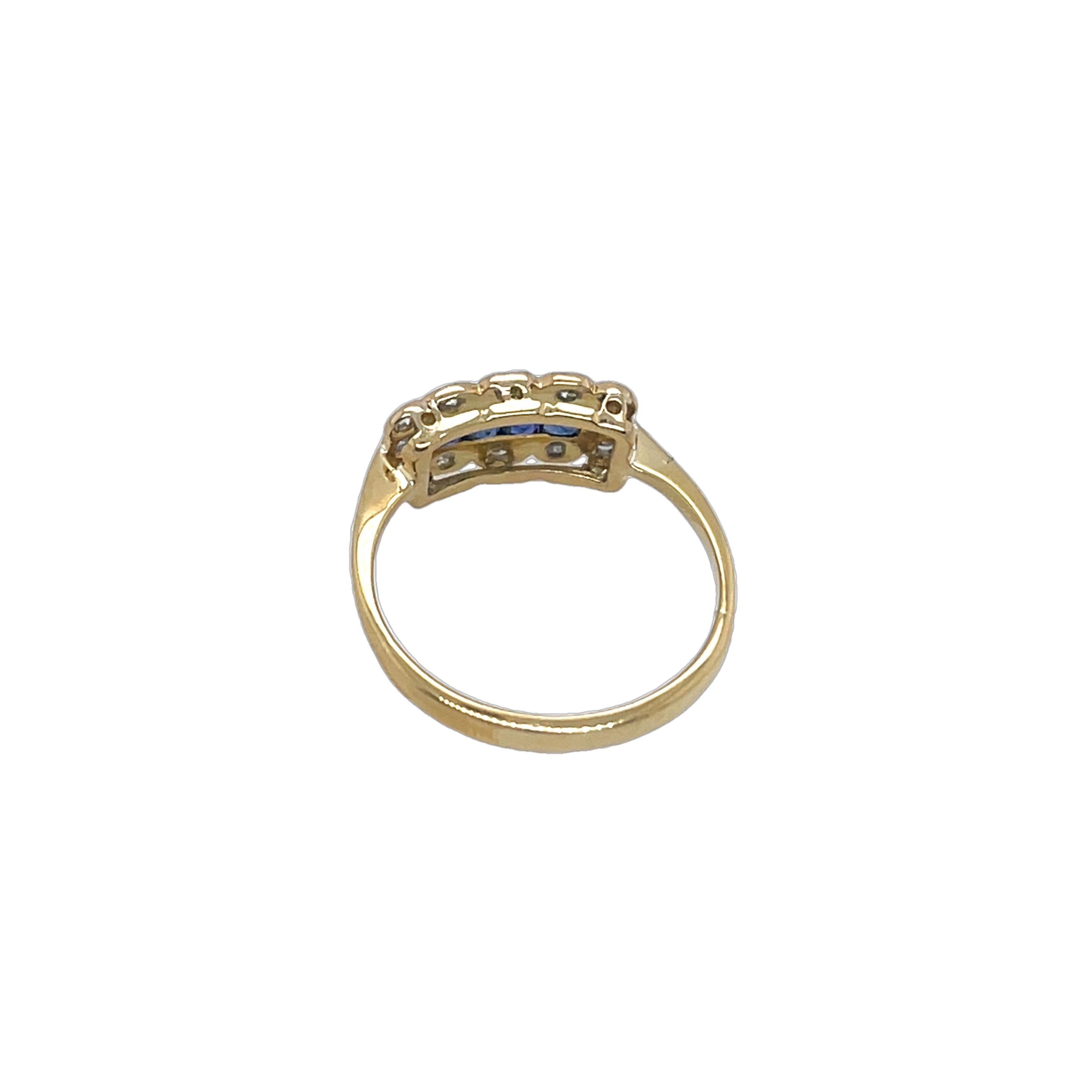 Bague en or jaune et blanc 18 carats, saphir et diamants Excellent état - En vente à London, GB