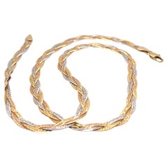 Collier à trois chevrons en or jaune, blanc et rose 18 carats 11,1 g