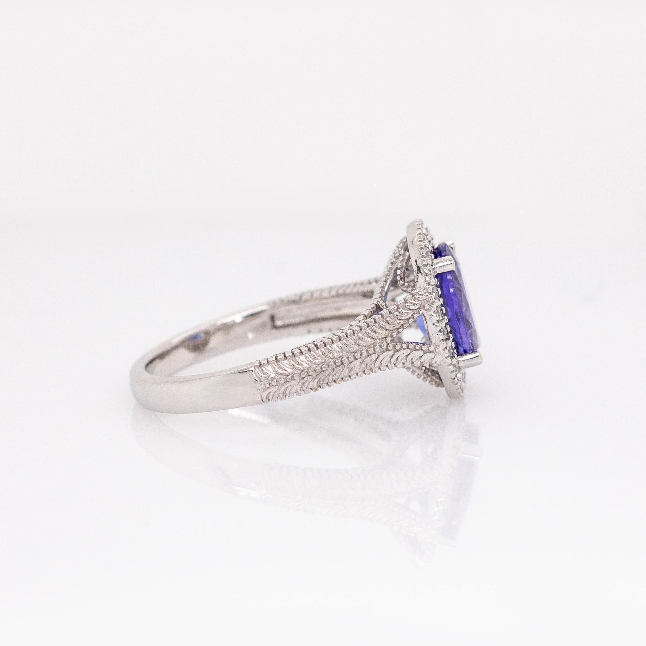 Anello con tanzanite da 1,8 carati e diamanti naturali: oro massiccio 14k, ovale 9x7mm In condizioni Nuovo in vendita a Columbus, OH