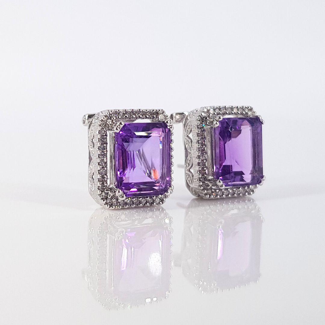 Stunning
Item Attributes
Weight:			7.6 gram
Metal Colour: 		White Gold
Metal:		               18ct
Stone Attributes
Number of Stones:	  2 x Amethyst
Carat:                                    est 3ct
Cut:                                       Emerald