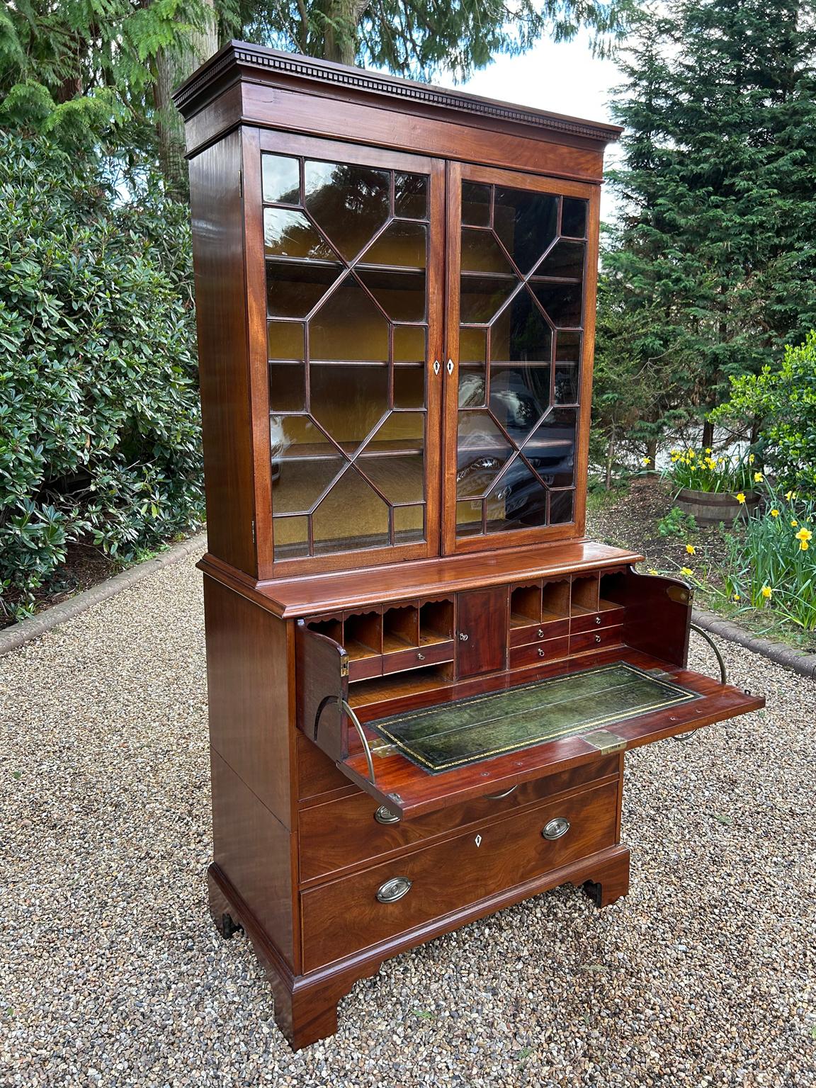 Hand-Crafted 18th Century Georgian Mahogany Secrétaire Bookcase