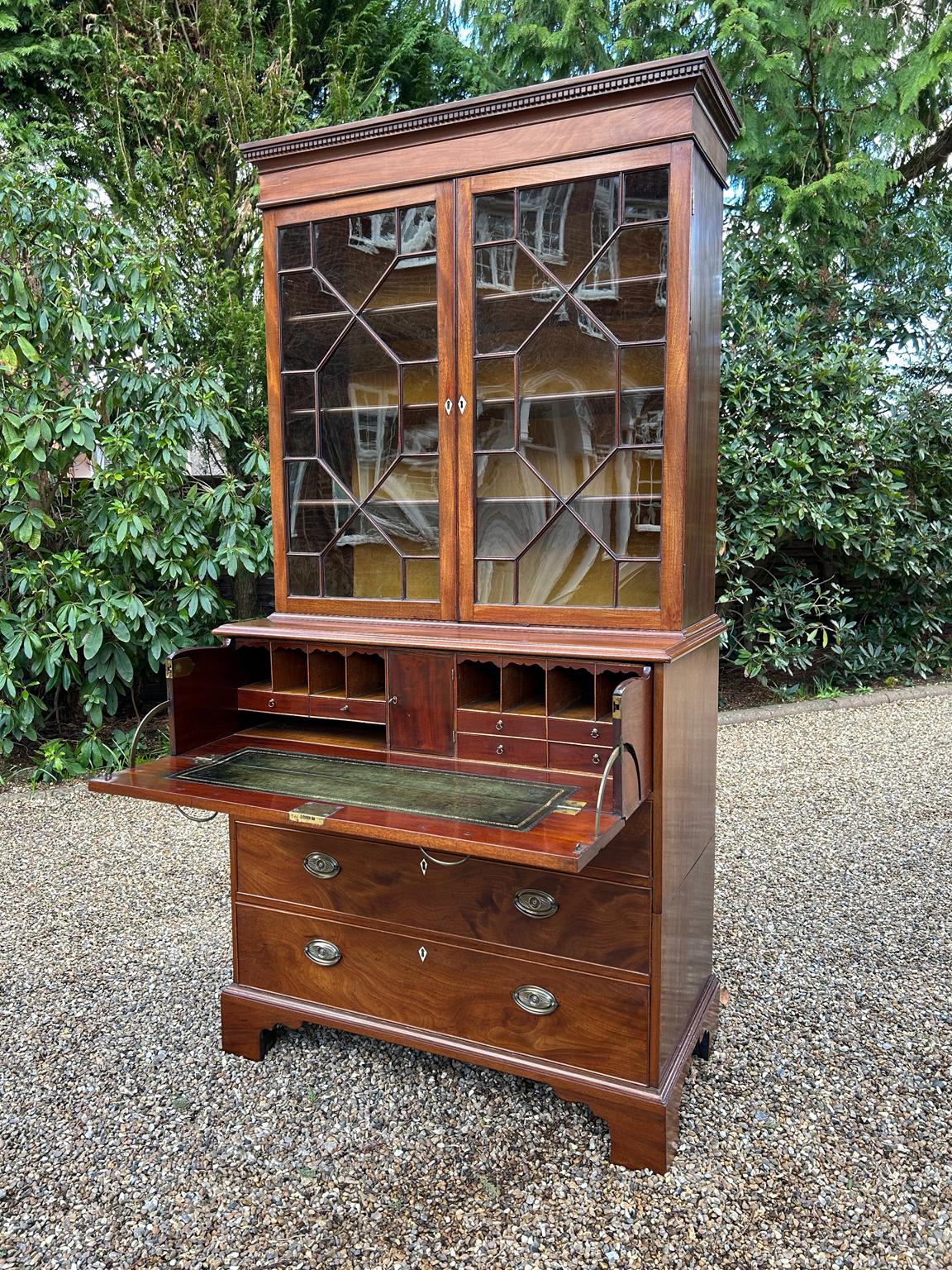 18th Century Georgian Mahogany Secrétaire Bookcase In Good Condition In Richmond, Surrey
