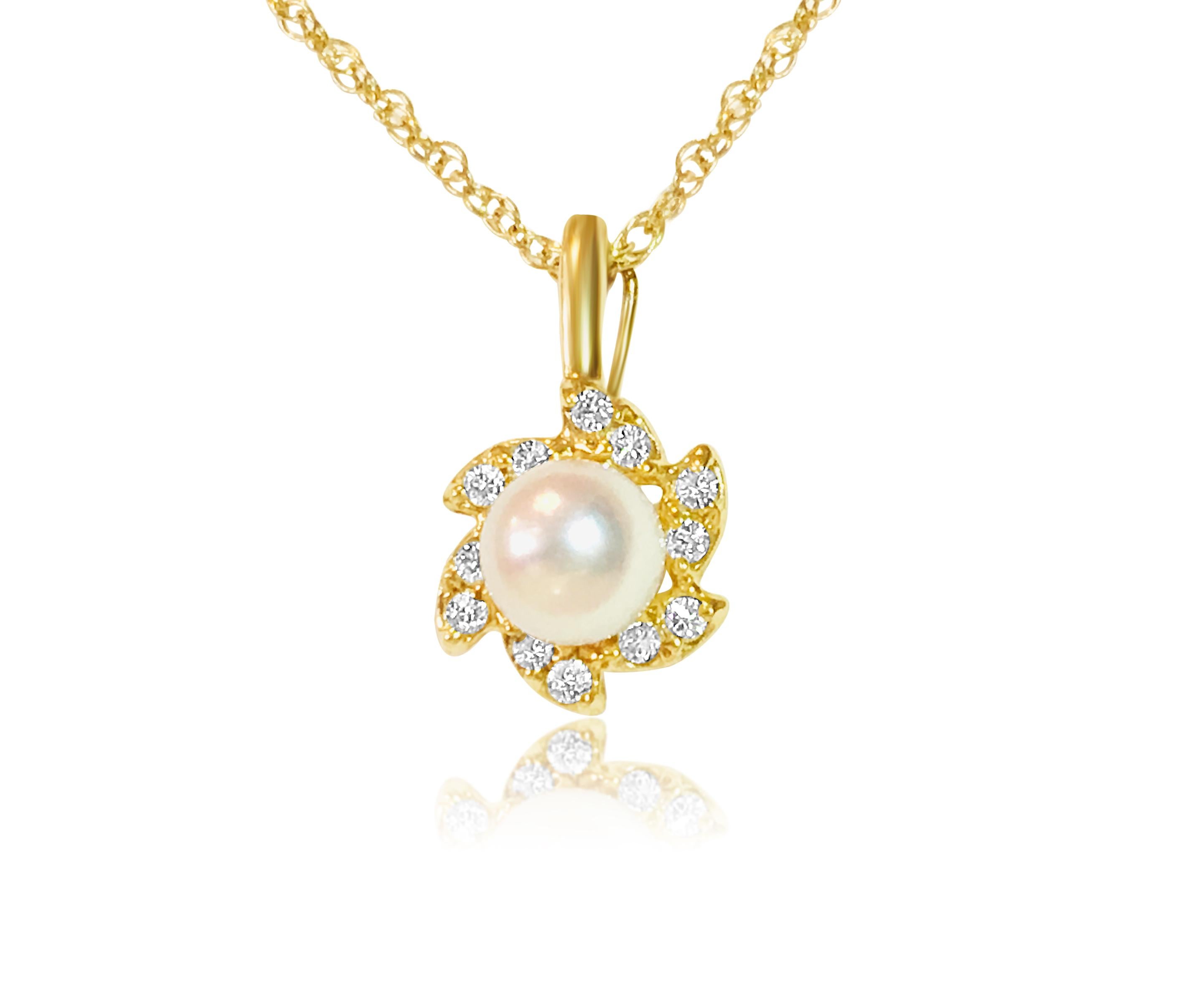 Medieval 18K, 0.65 CT diamond & pearl; earrings & pendant set For Sale