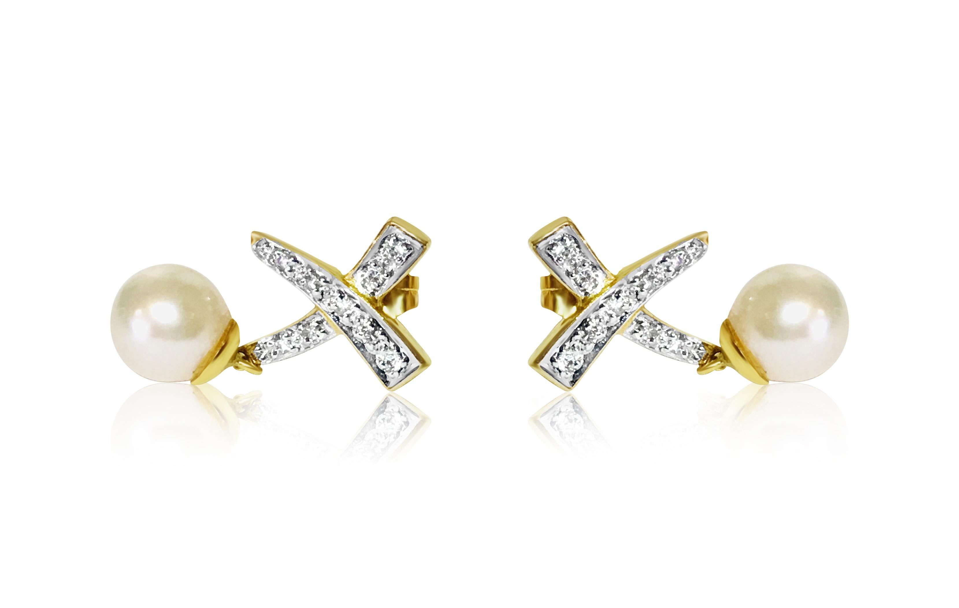 18K, 0.65 CT diamond & pearl; earrings & pendant set For Sale 1