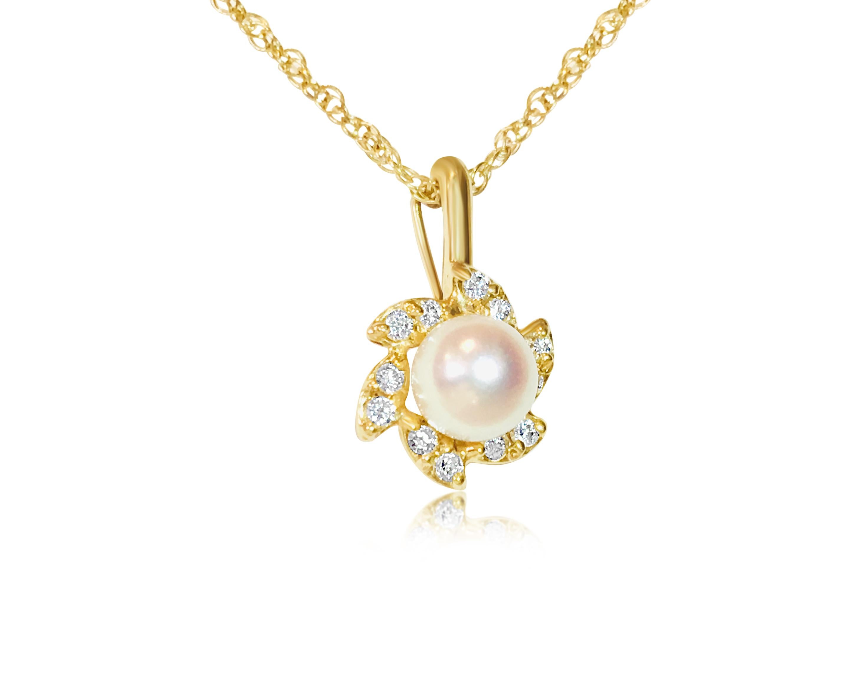 Set di orecchini e pendenti con diamanti e perle 18K 0,65 CT in vendita 2