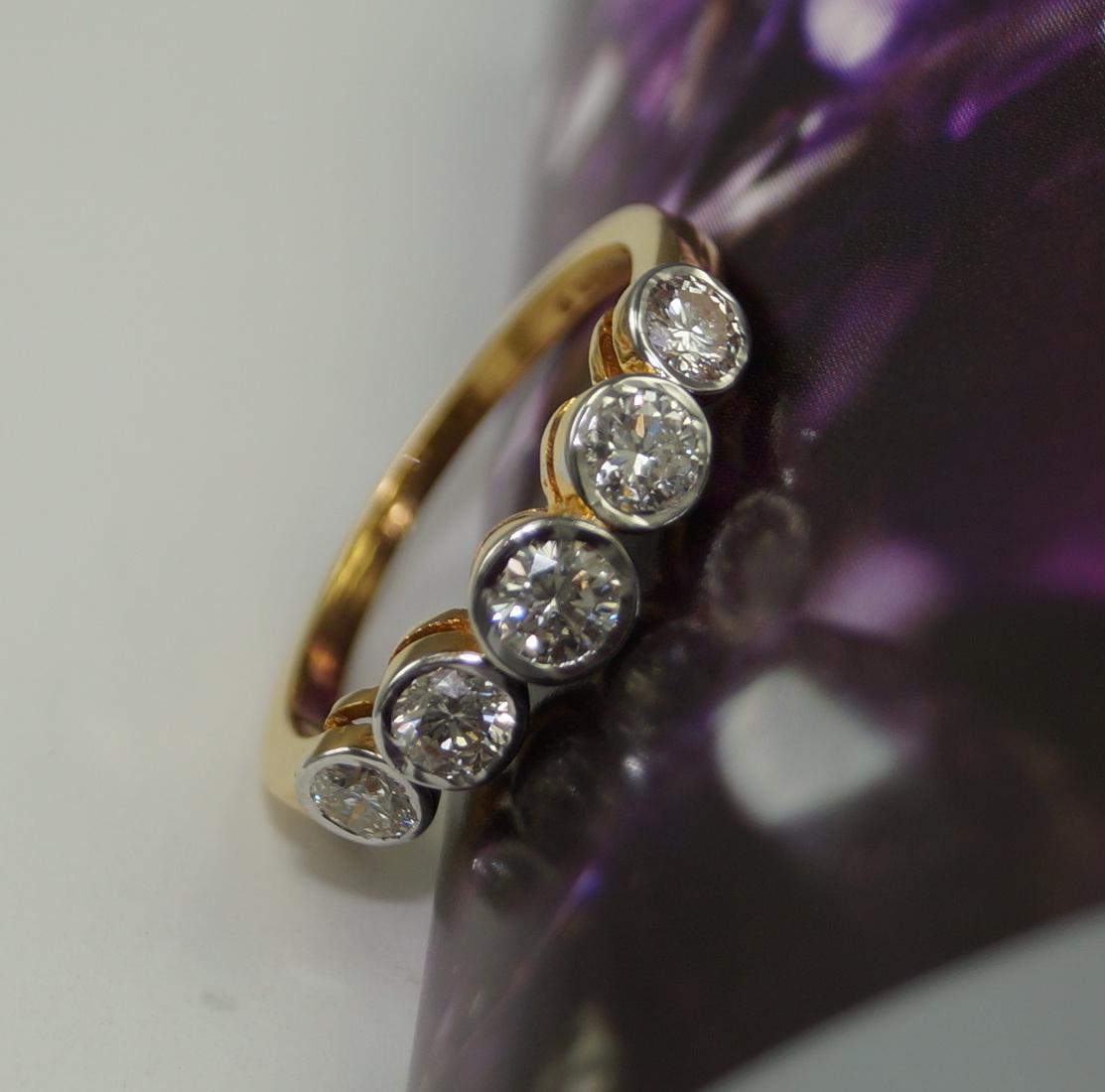 18K 0.81 Carat 5 Stone Diamond Ring For Sale 1
