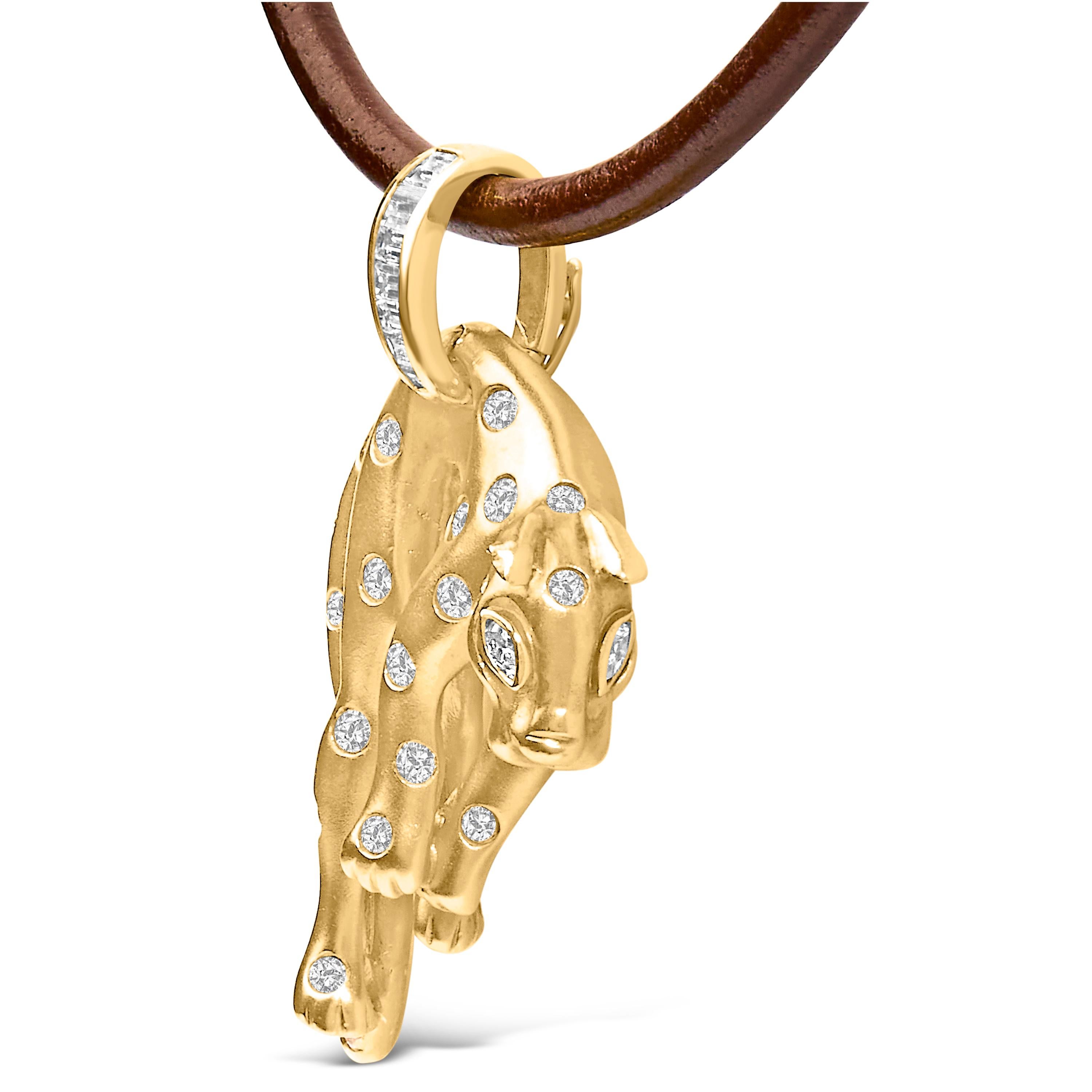 Moderno Collana con ciondolo a forma di gatto e bail in 18 carati da 1,00 Cttw di diamante con finitura opaca in vendita