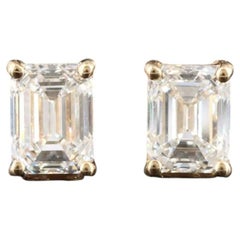 18K 1.01 Carat Diamond Stud Earrings with GIA Reports