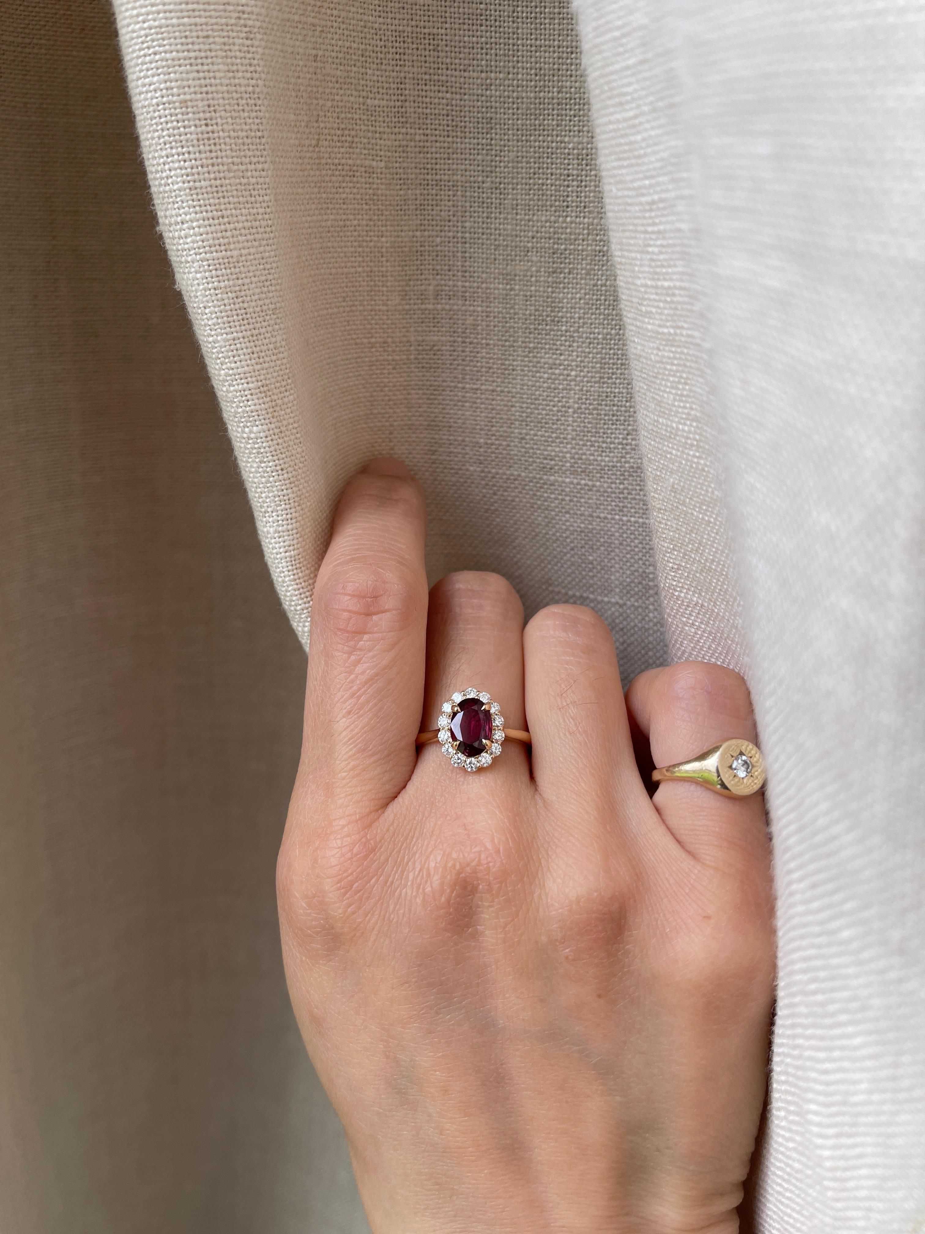 Anillo Racimo de Diamantes Rubí 18K 1.36CT Victoriano en venta