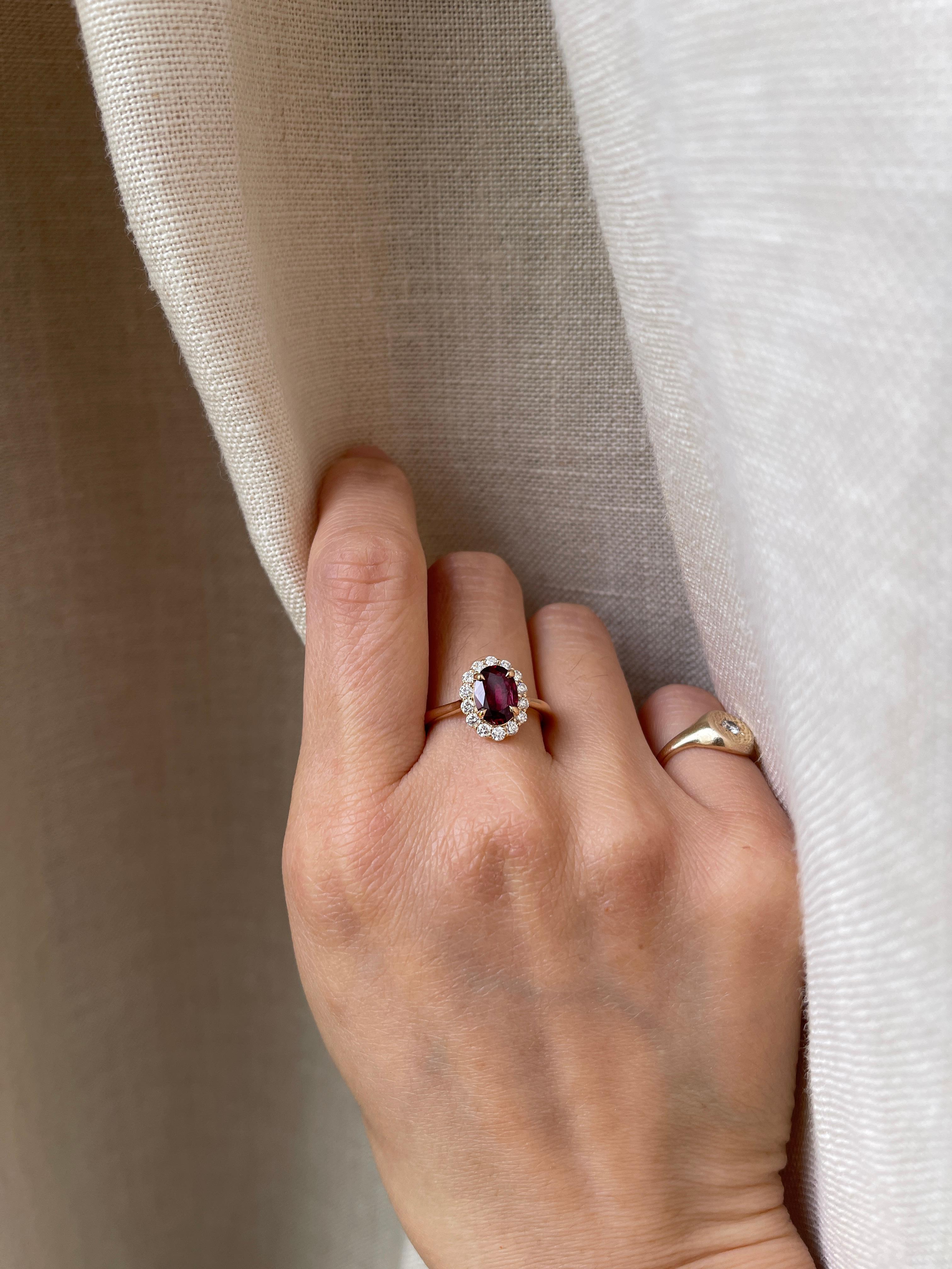 Anillo Racimo de Diamantes Rubí 18K 1.36CT en venta 2