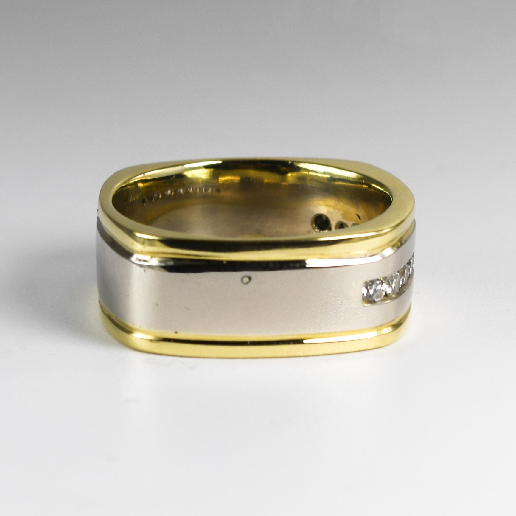 18K & 14K zweifarbiger Diamant-Hochzeitsring mit 0,25 Karat (Rundschliff) im Angebot