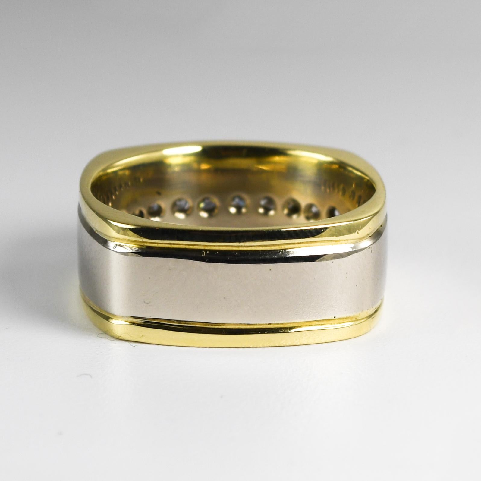 18K & 14K zweifarbiger Diamant-Hochzeitsring mit 0,25 Karat im Zustand „Hervorragend“ im Angebot in Laguna Beach, CA