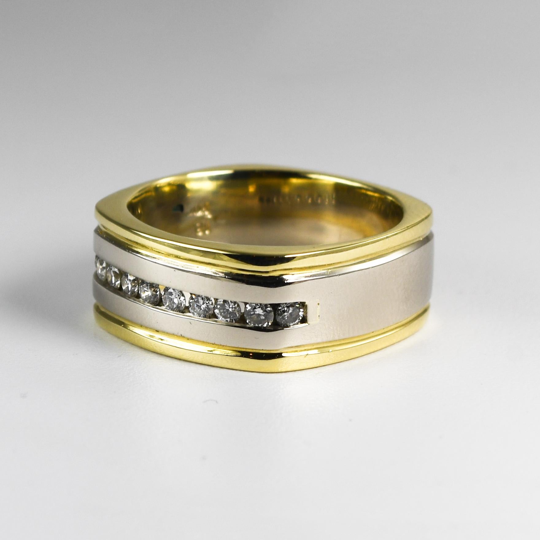 18K & 14K zweifarbiger Diamant-Hochzeitsring mit 0,25 Karat im Angebot 1