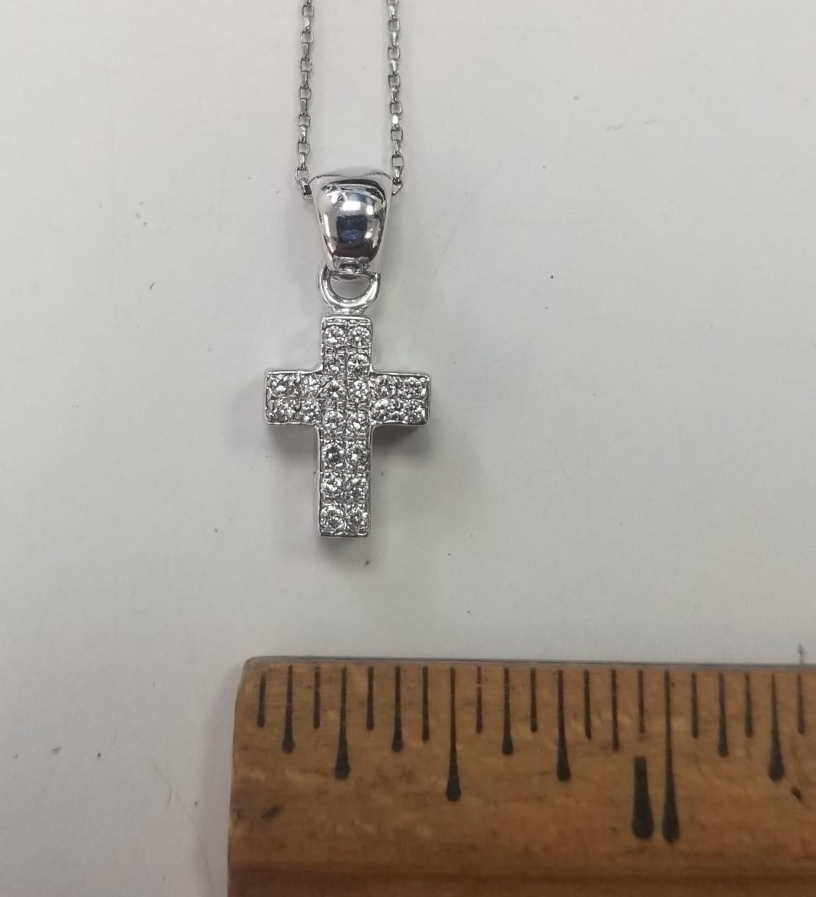 18k & 14k White Gold Diamond Cross Pendant In Excellent Condition For Sale In Los Angeles, CA