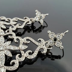 Ohrhänger aus 18-karätigem und 14-karätigem Weißgold mit Mondstein und schwarzem Diamanten, 3", 17,9 g