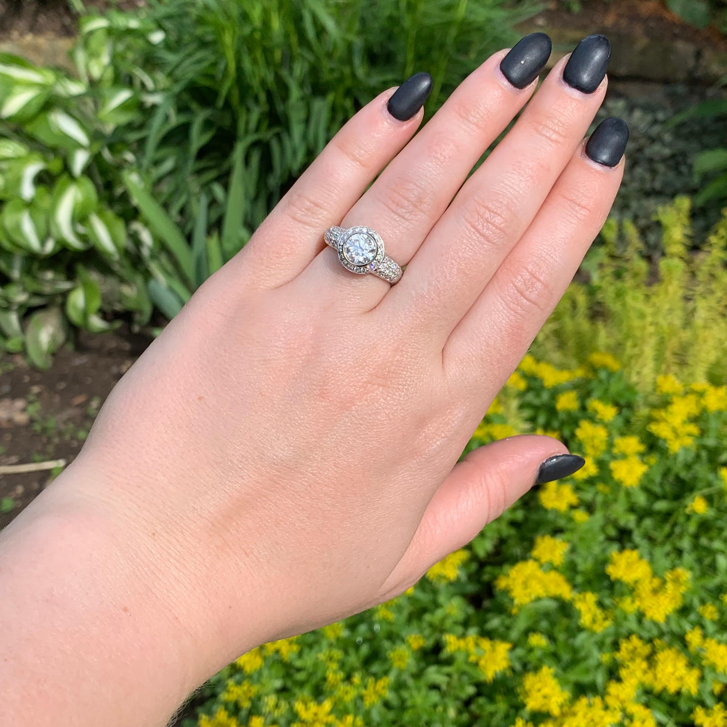 Anillo de compromiso de diamantes de 18 quilates y 1,55 quilates con informe GIA 2,55 cttw en Bueno estado para la venta en Big Bend, WI