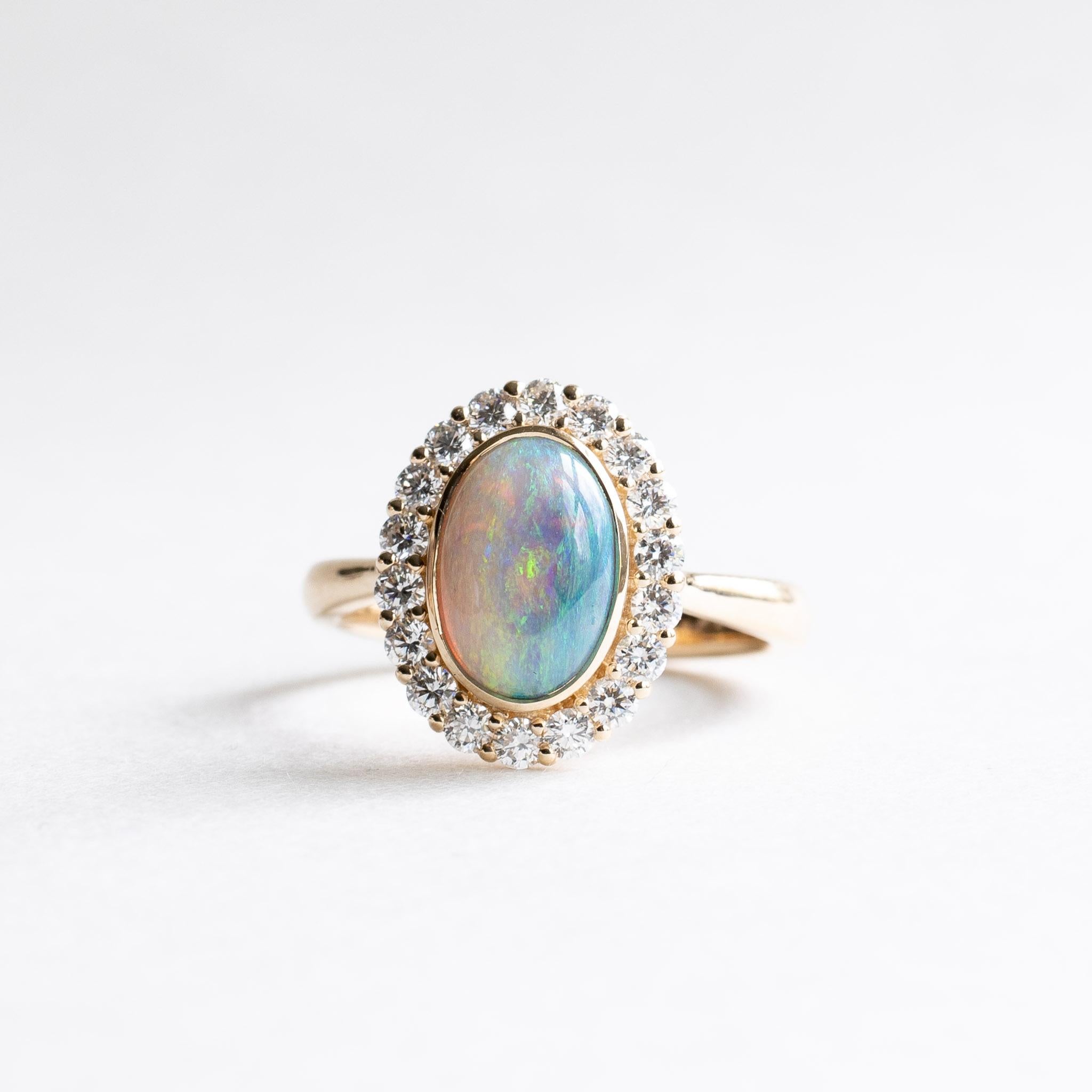 18k 1.66 Carat Australian Opal Halo Ring, Cocktail Ring For Sale 1