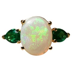 18 Karat 1,76 Karat Opal und Smaragd Ring