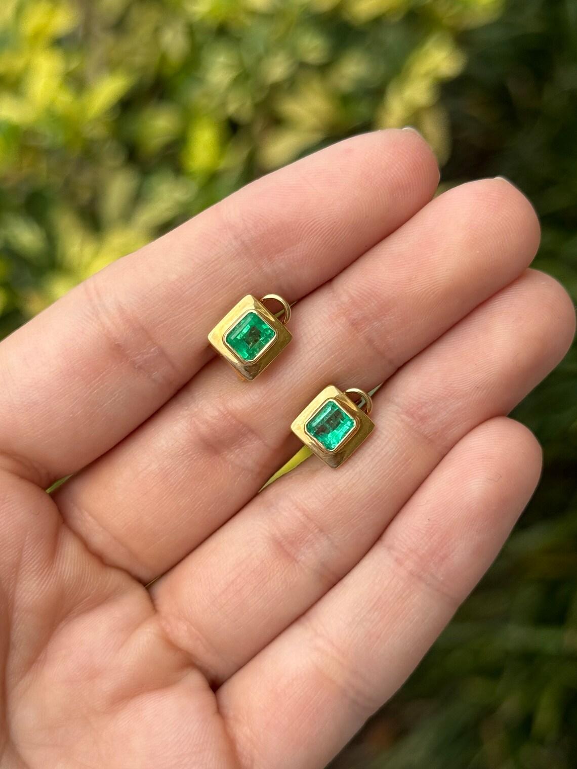 Modern 18K 1.85tcw Medium Green Colombian Emerald Stud Earrings Bezel Set Gold Latch For Sale