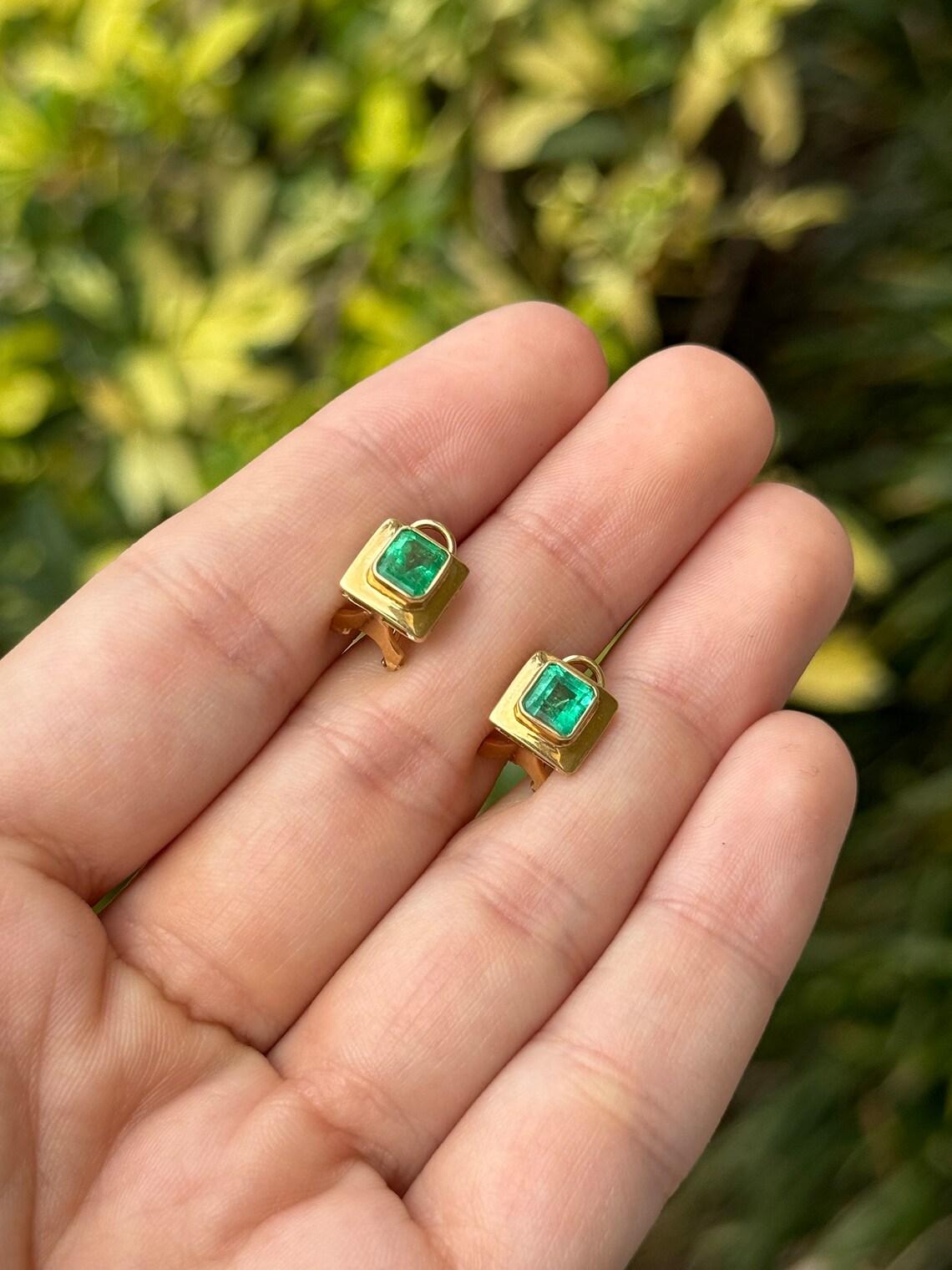 18K 1.85tcw Medium Green Colombian Emerald Stud Earrings Bezel Set Gold Latch In New Condition For Sale In Jupiter, FL