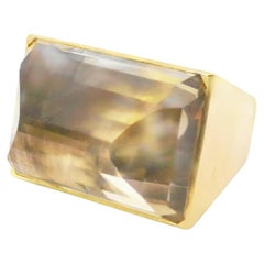 Anello geometrico in quarzo fumé 18 carati anni '70 33,11 grammi