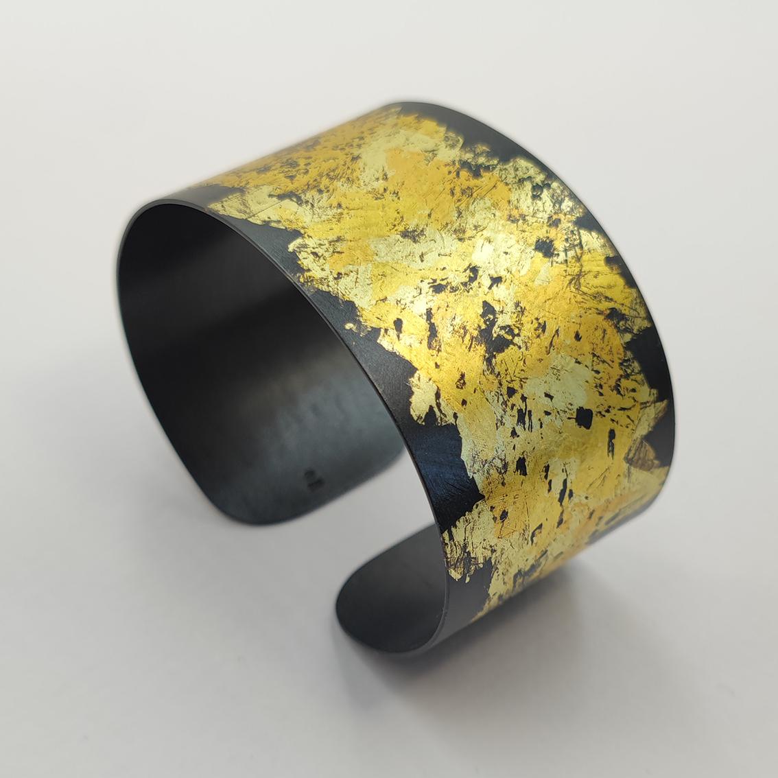 18K 22K 24K Gold Oxidized Silver Hand Made Braceled
Bracelet from the KLIMT collection, inspired by Gustav Klimt's painting and the Old Korean keum-boo technique.
I have been thinking about creating this collection for several years. I was