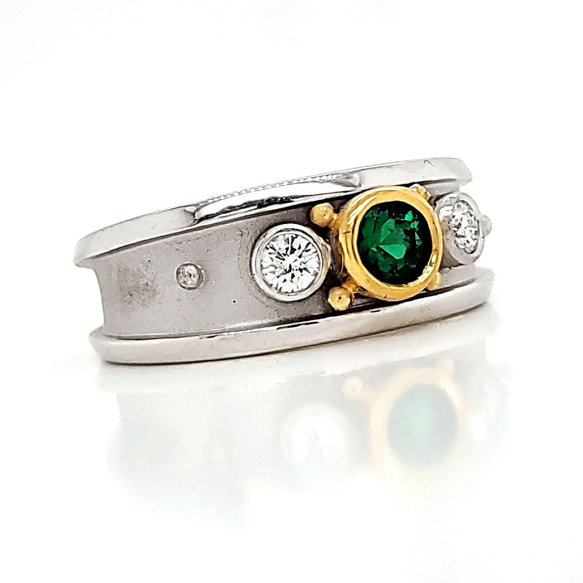 Round Cut 18k/22k Gold Emerald Cts 0.25 and Round Diamond Bezel Engagement Ring For Sale