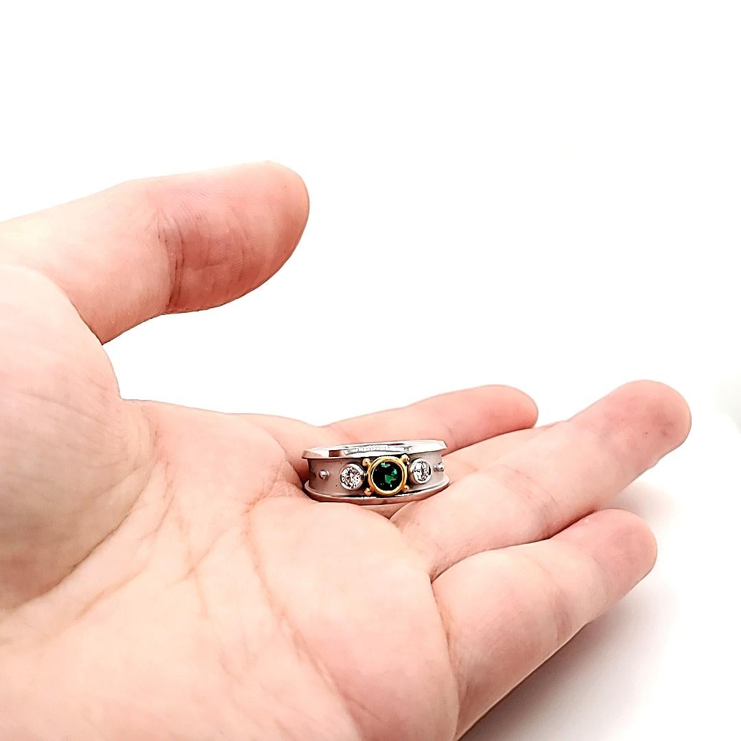 Bague de fiançailles en or 18k/22k, émeraude Cts 0.25 et diamant rond serti clos Pour femmes en vente