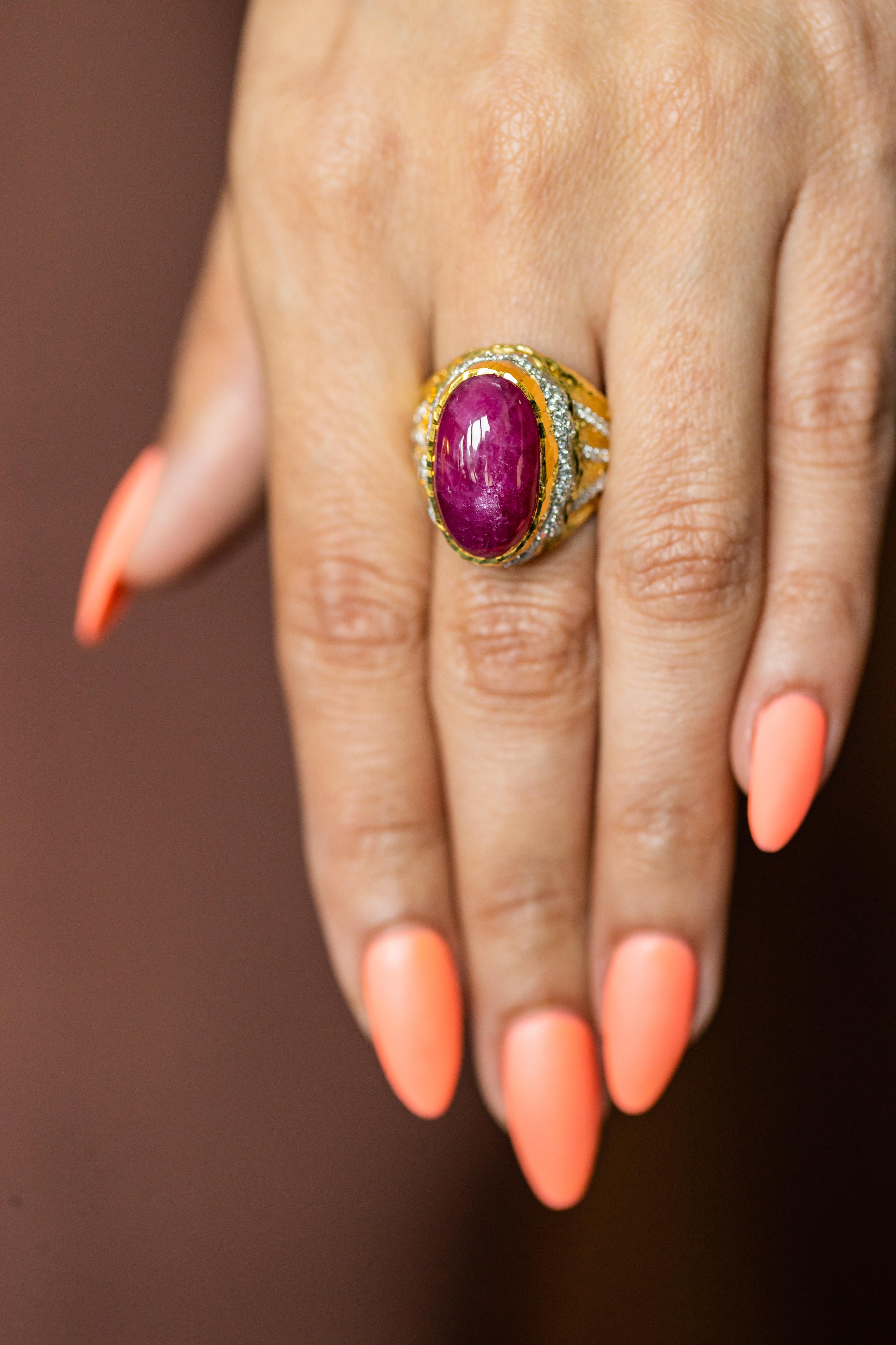 18K & 24K Gold Ring with 22.15 Carat Cabochon Ruby & Diamonds by Victor Velyan In New Condition For Sale In Virginia Beach, VA