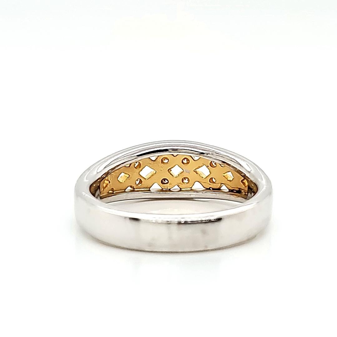 Round Cut 18K/24k Gold Round Diamond Cts 0.12 Engagement Ring For Sale