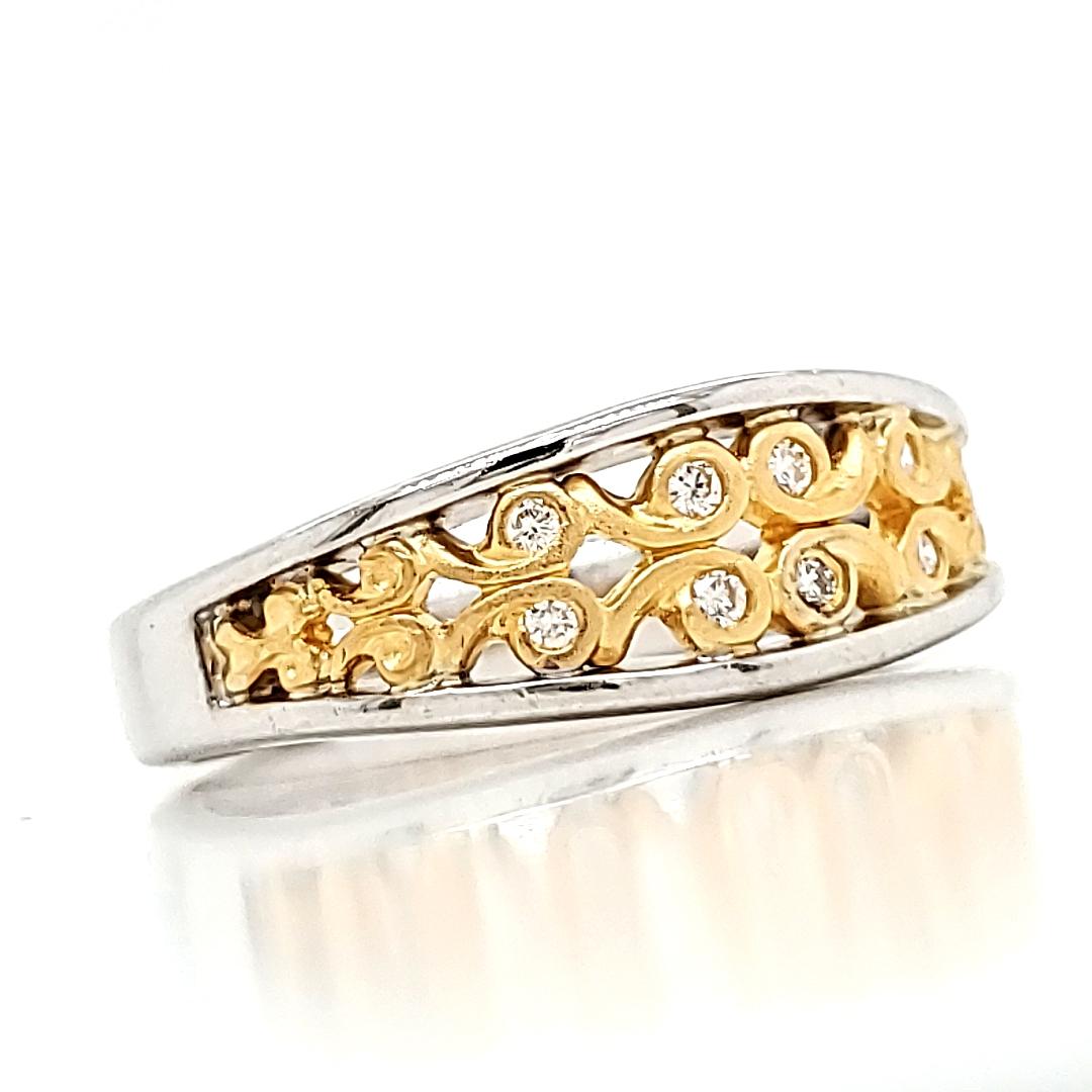 18K/24k Gold Round Diamond Cts 0.12 Engagement Ring For Sale 1