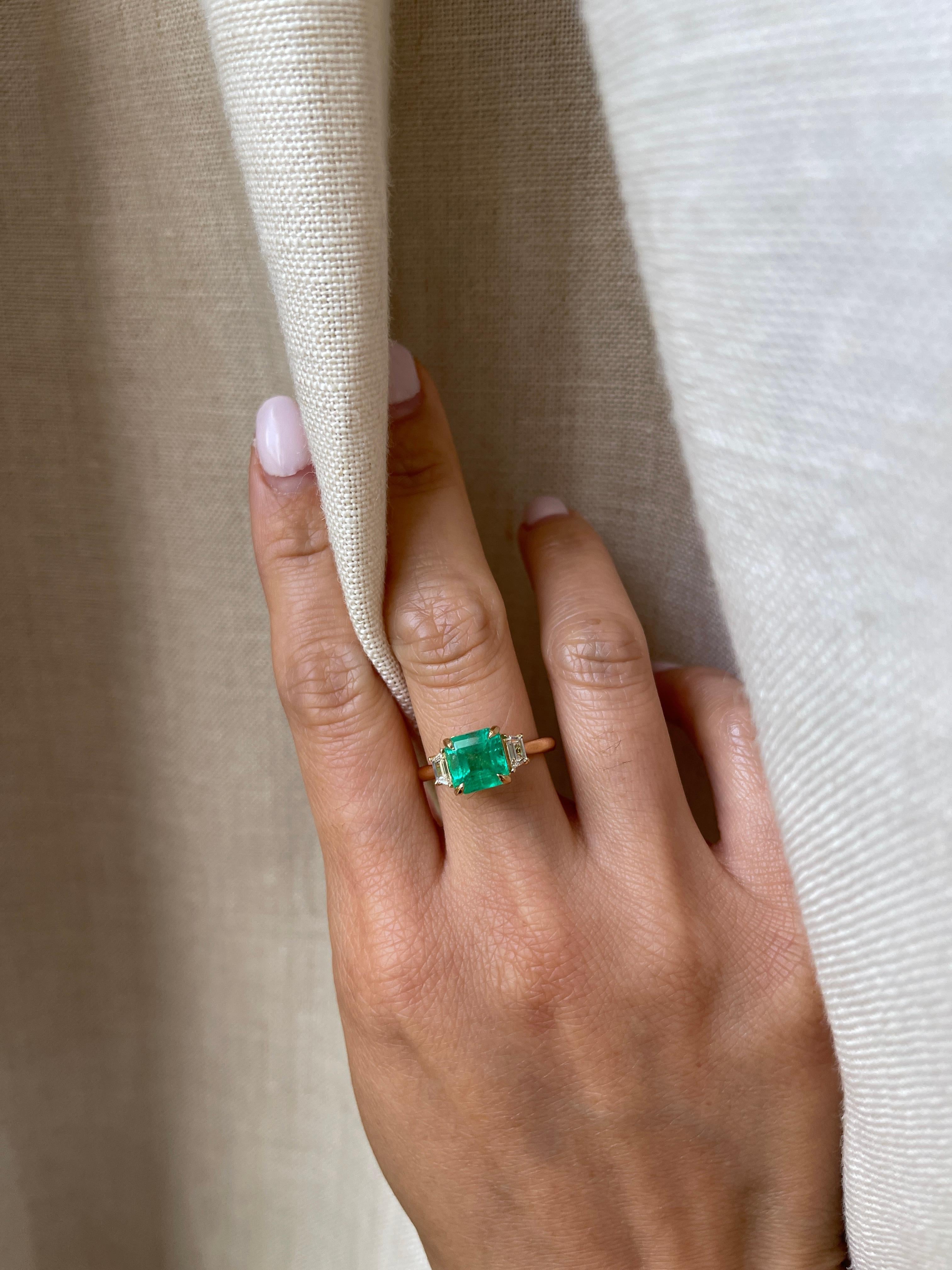 18K 2.5 CT Emerald Diamond Ring For Sale 2