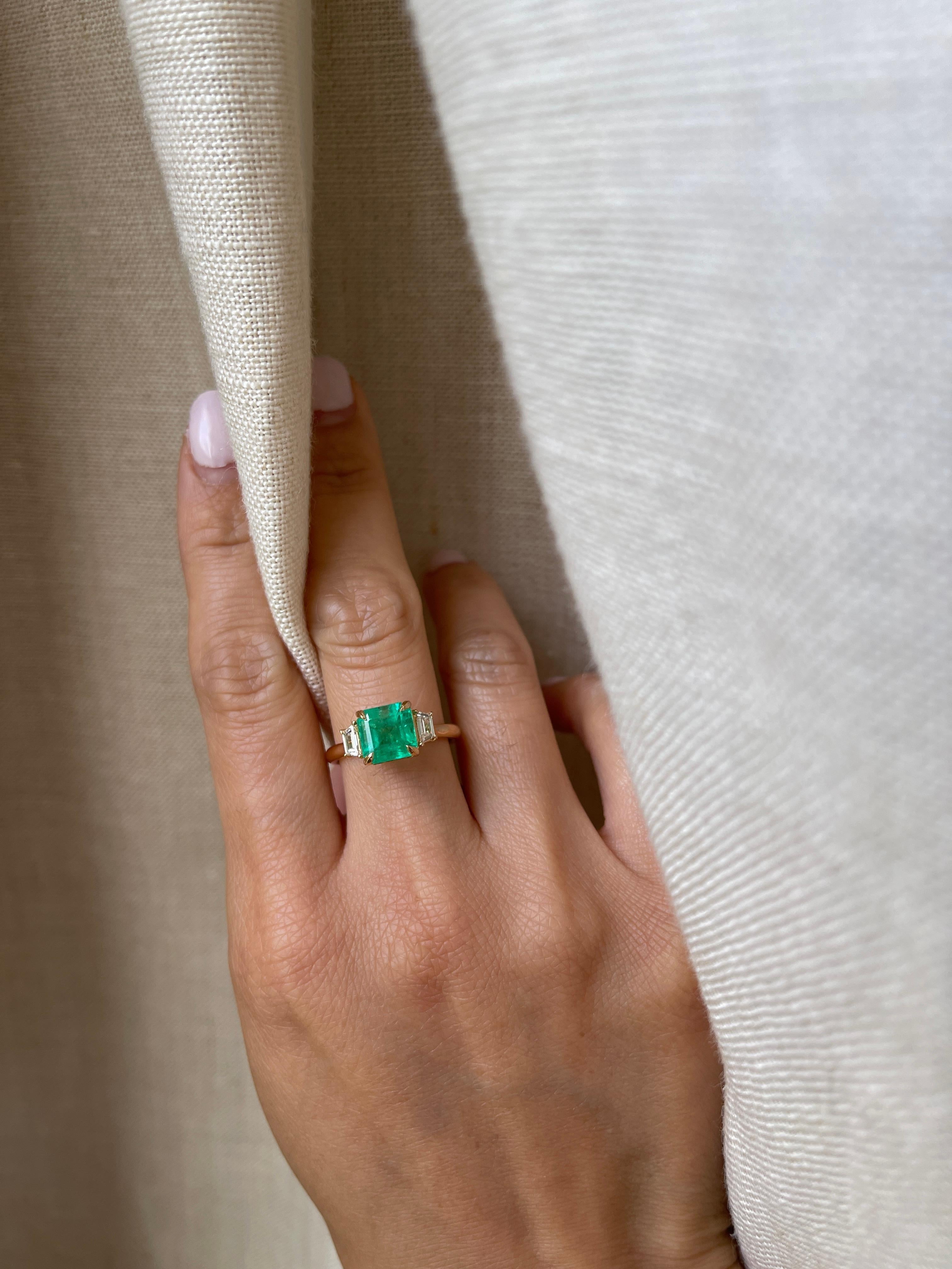 18K 2.5 CT Emerald Diamond Ring For Sale 3