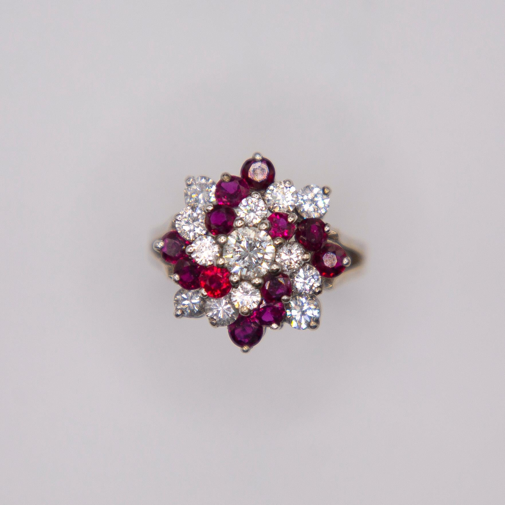 18k 2.50 carats ruby and 0.92 carats diamond pinwheel cluster. Florida estate. In Good Condition For Sale In Birmingham, MI